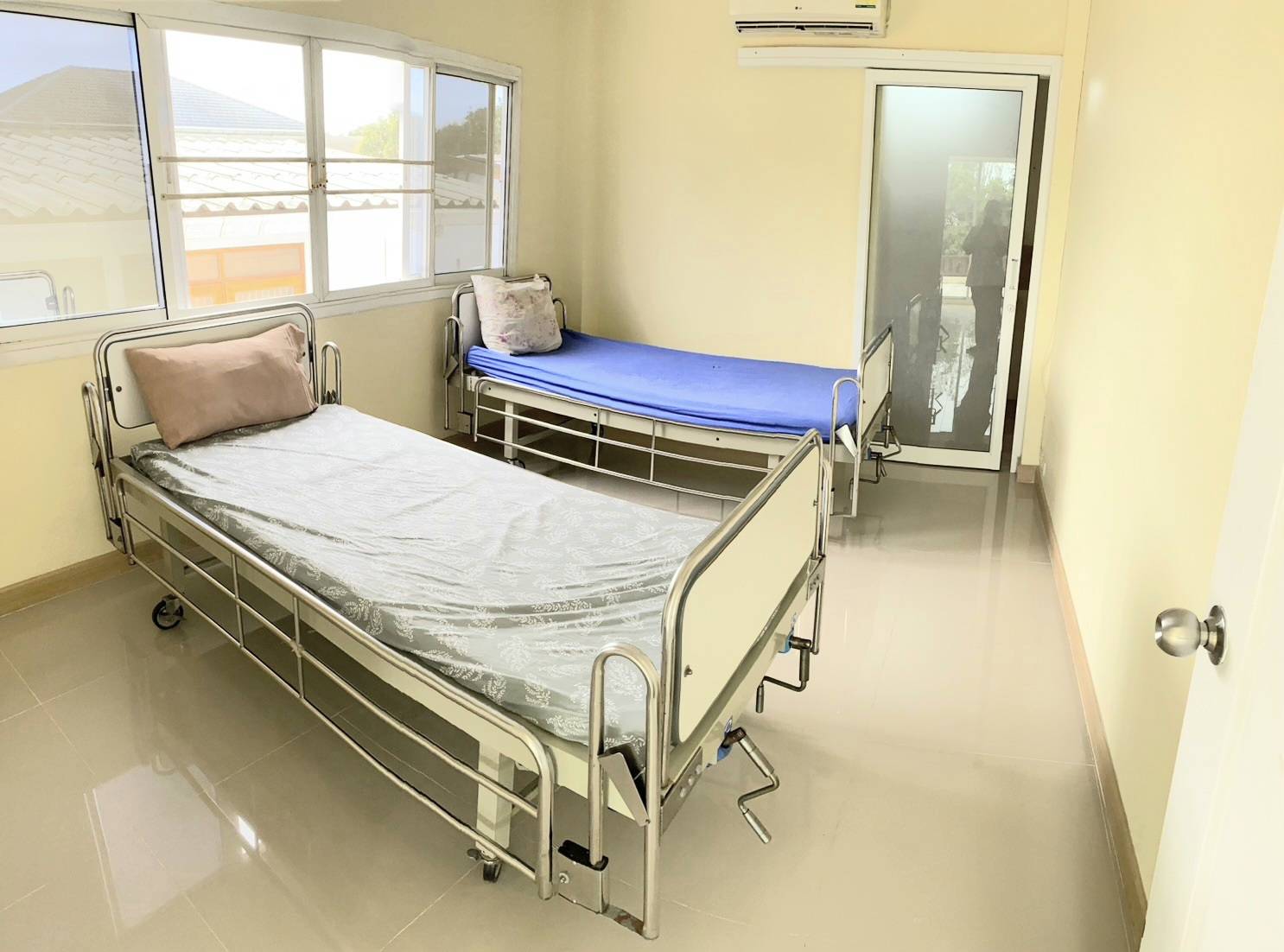 ชั้น 2 ห้องพักเดี่ยว , 2 เตียง