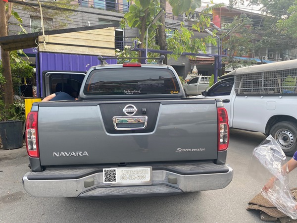 พรมปูพื้นรถยนต์ 7D Nissan Navara 4Door 2007-2013 สีดำด้ายทอง+ไวนิลเทา
