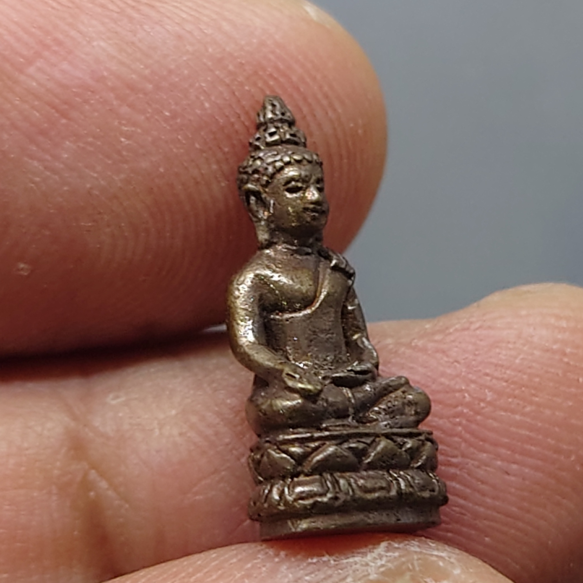 พระกริ่ง พระชัยวัฒน์ ไพรีพินาศ เนื้อโลหะรมดำ รุ่นพระชันษาครบ 100 ปี ญสส (รุ่นสำนักเลขาพระสังฆราช สร้าง) วัดบวรนิเวศวิหาร ปี2556 พร้อมตลับเดิม