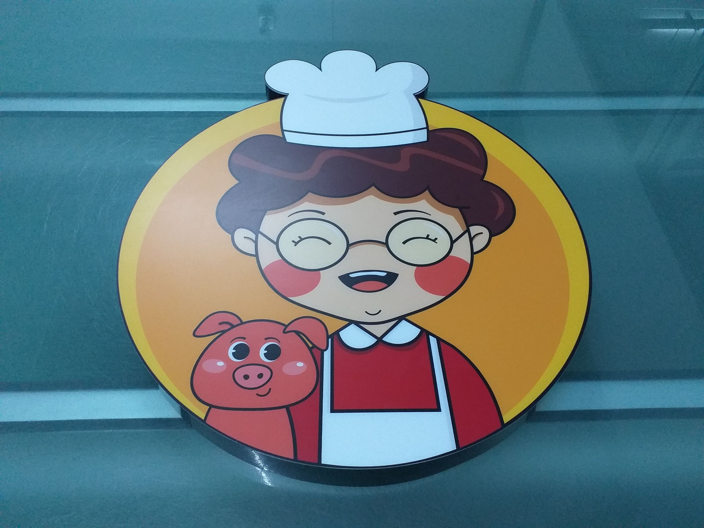 งานพิมพ์สติกเกอร์โปร่งแสงลงบนป้ายตู้ไฟอลูมิเนียม งานป้ายกล่องไฟร้านอาหาร