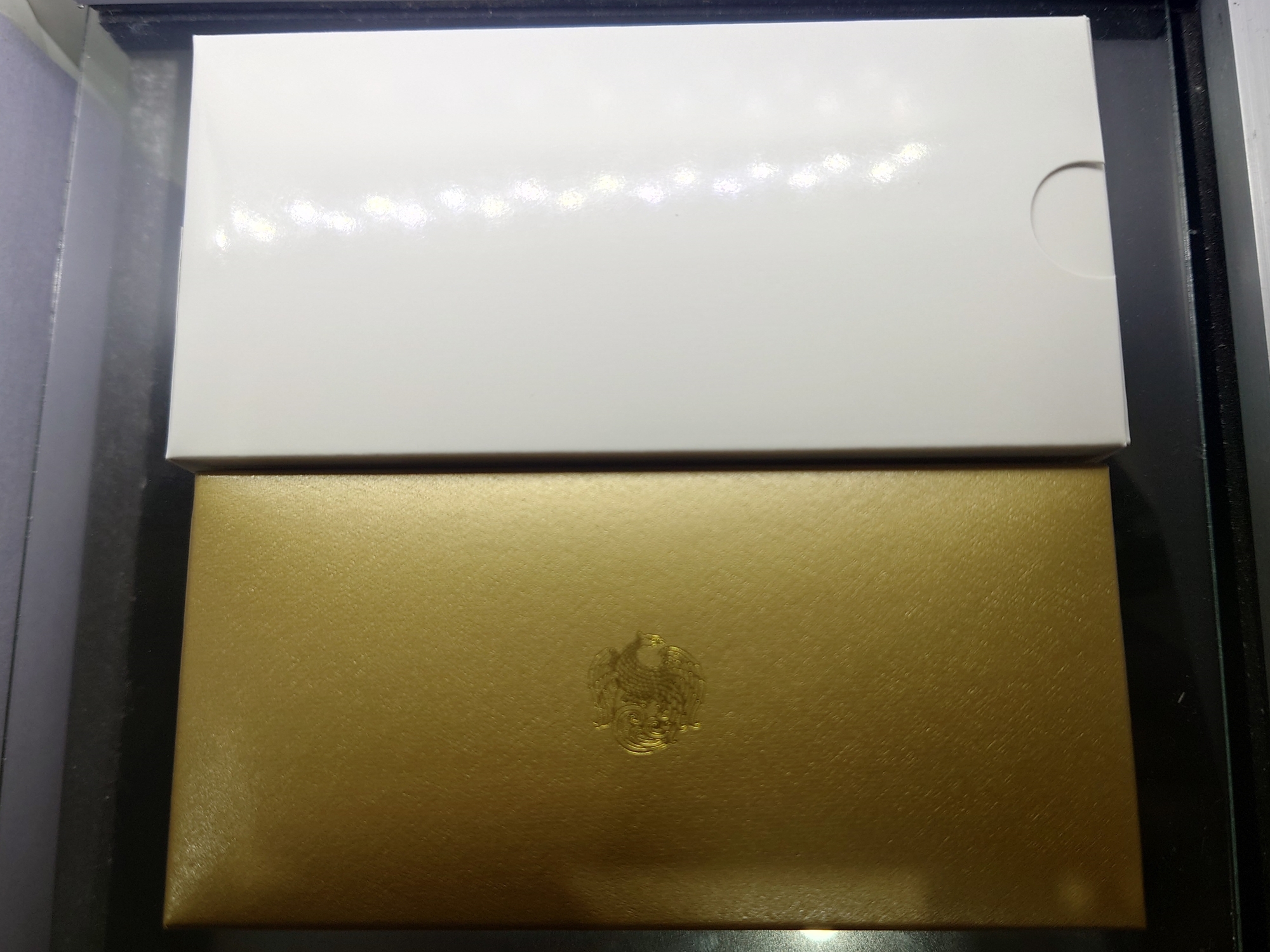 กล่องใส่เหรียญพุทธปัญจภาคี พิมพ์เล็ก แท้จาก กองส่งเสริมและพัฒนาทรัพย์สินมีค่าของรัฐ กรมธนารักษ์ ไม่ผ่านใช้