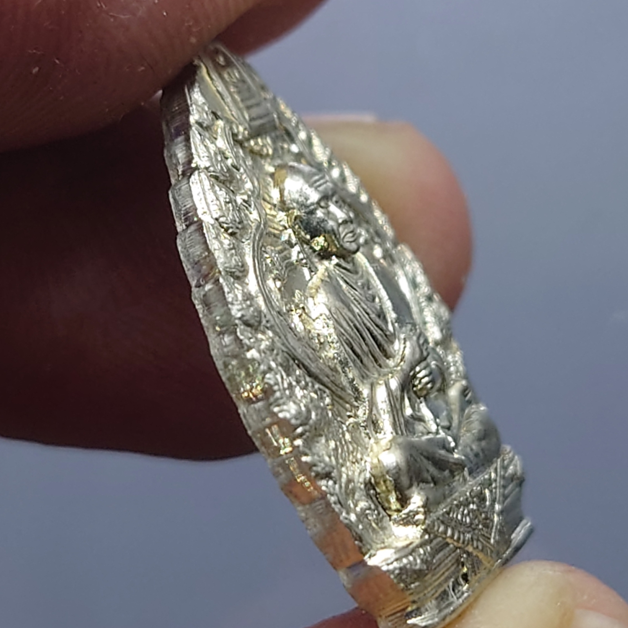 เหรียญเจ้าสัว สมเด็จโต พฺรหฺมรํสี พิมพ์เล็ก เนื้ออัลปาก้า วัดอินทรวิหาร บางขุนพรหม ปี2559 พร้อมตลับเดิม