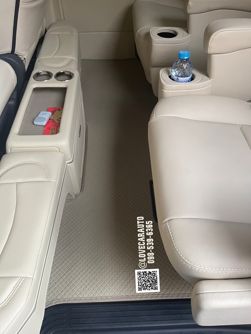 พรมกระดุม Toyota Commuter 2022 ภายในดัดแปลง กระดุมเล็กสีครีม