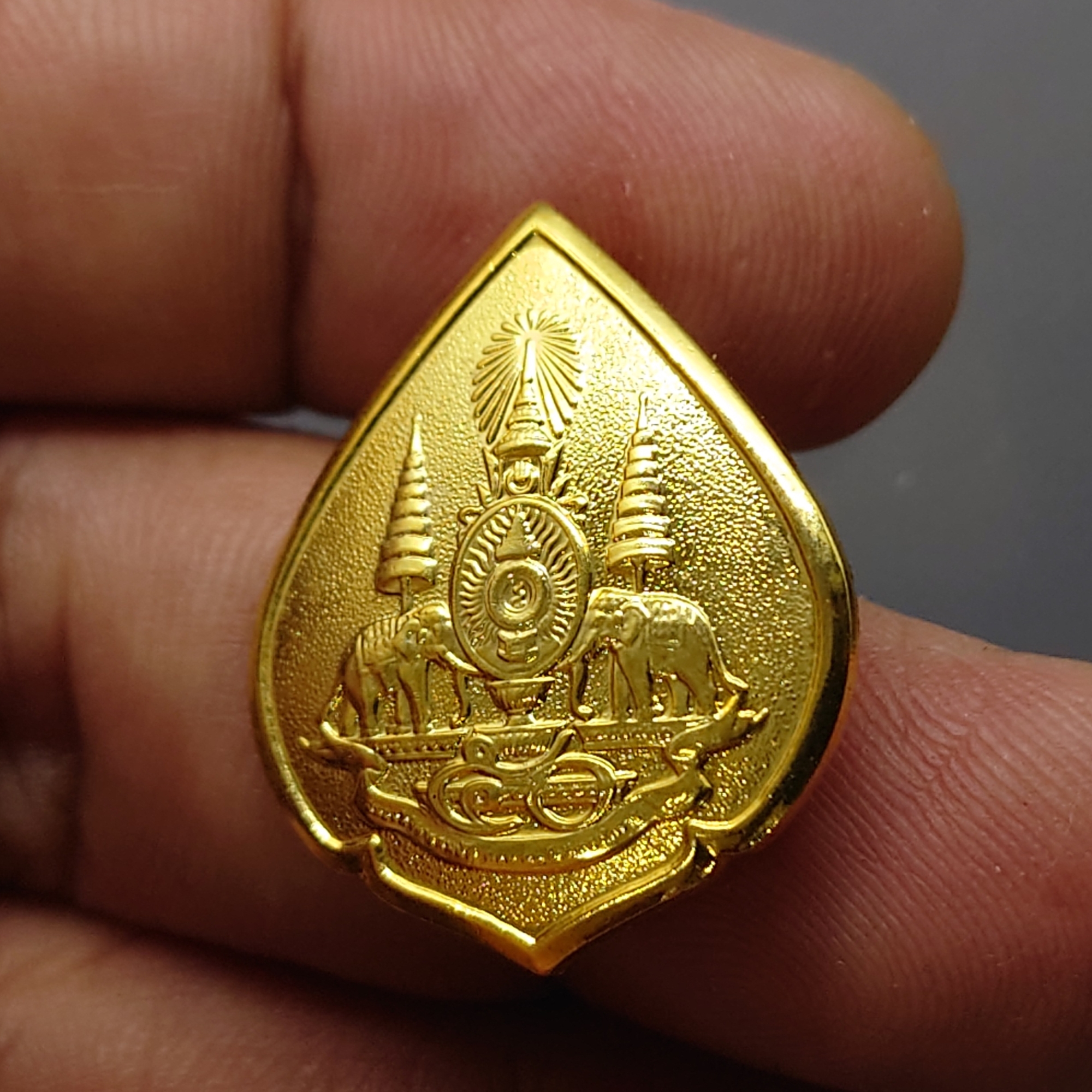 เข็มกลัด เข็มที่ระลึกพระราชพิธีกาญจนาภิเษก ปี2539 บล็อกกษาปณ์ กรมธนารักษ์ สร้าง