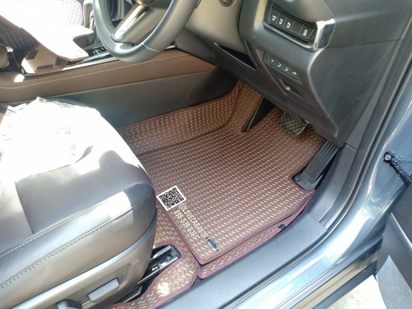 ผ้ายางปูพื้นรถยนต์ Mazda CX-30 ลายลูกศรสีน้ำตาล