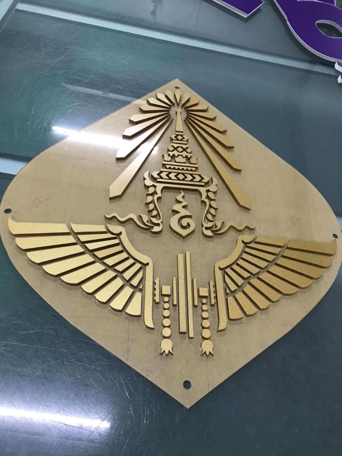 ป้ายโลโก้อะคริลิค5มิลทำสีทอง พื้นอะคริลิคใส3มิล ใส่น็อตลอย