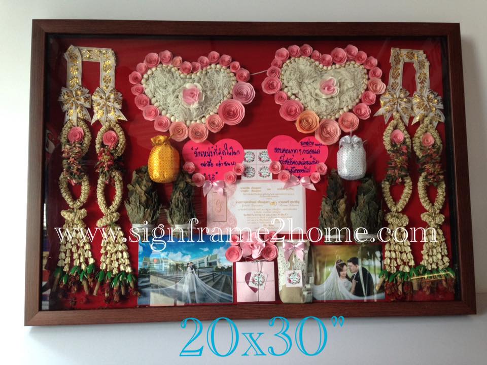 มีกรอบทรงลึก ไม้เรียบโมเดล สีลายไม้ ปูกำมะหยีสีแดง