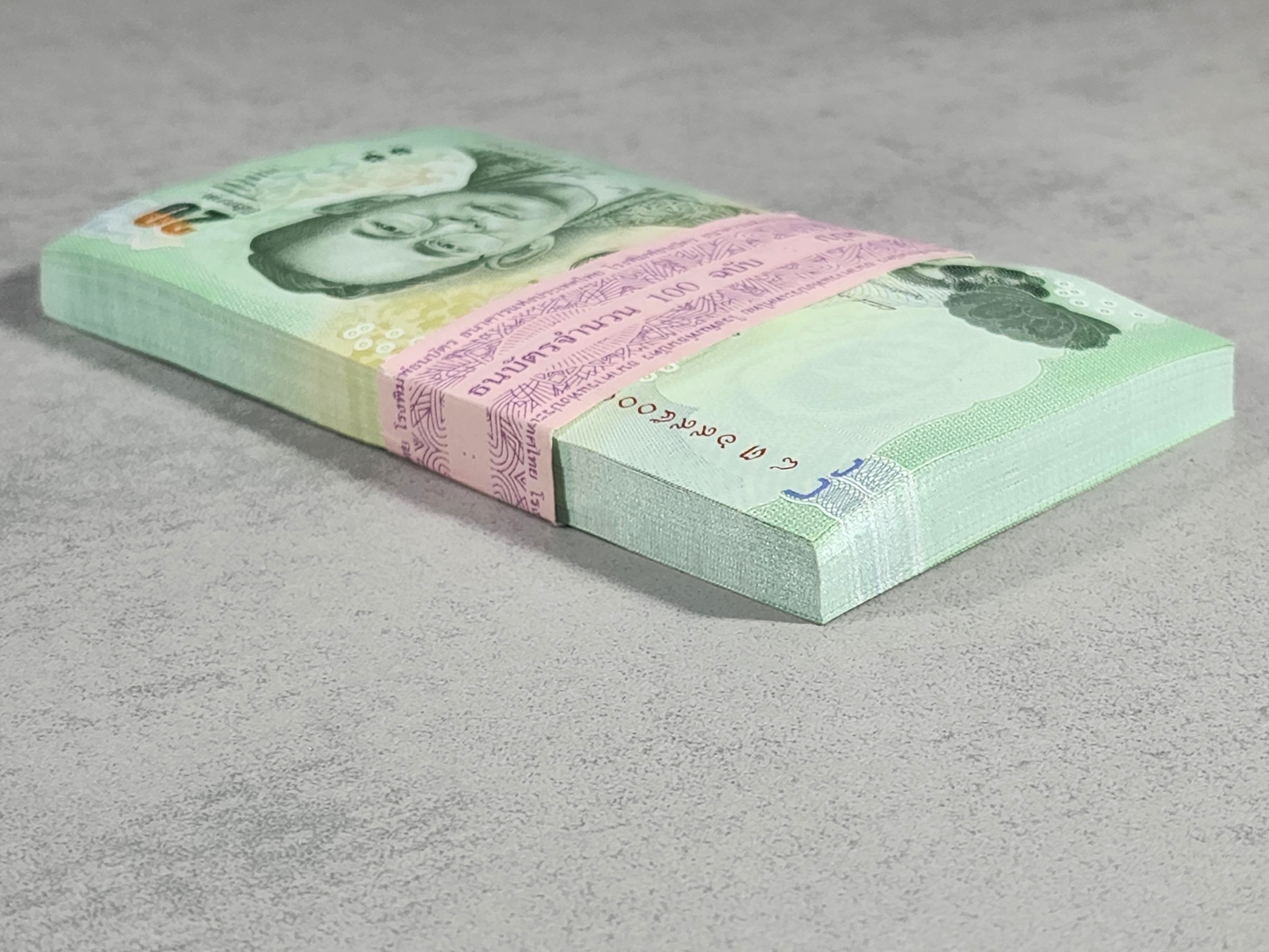 ธนบัตรยกแหนบ 100 ใบ เรียงเลข ธนบัตร 20 บาท แบบ 16 ไม่ผ่านใช้งาน สภาพสวยๆ พร้อมบรรจุตลับ