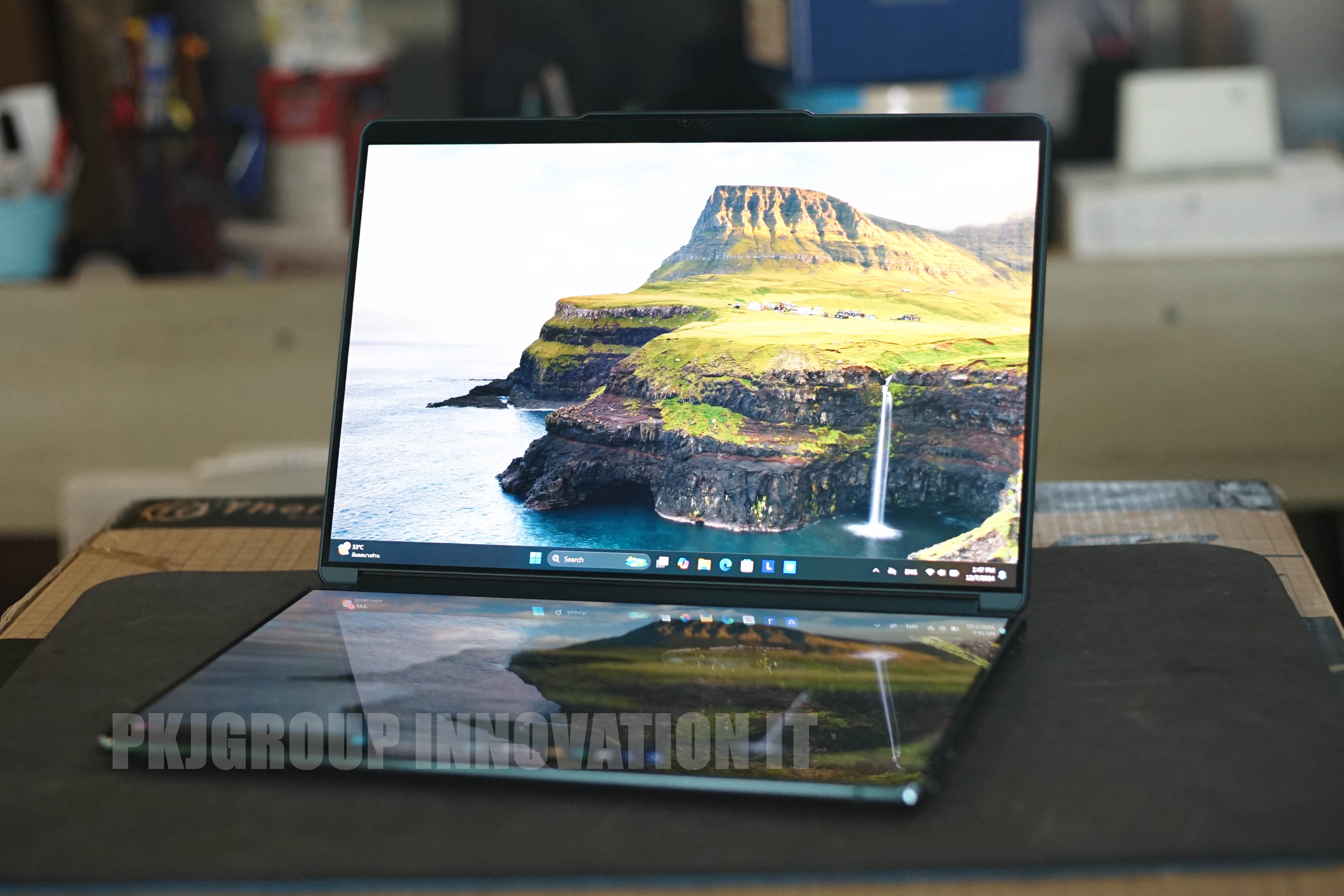 โน๊ตบุ๊คทำงานจอสัมผัสคู่มือสอง Lenovo Yoga book 9 13IRUB 82YQ000PTA i7-1355U RAM 16 GB M.2 1 TB