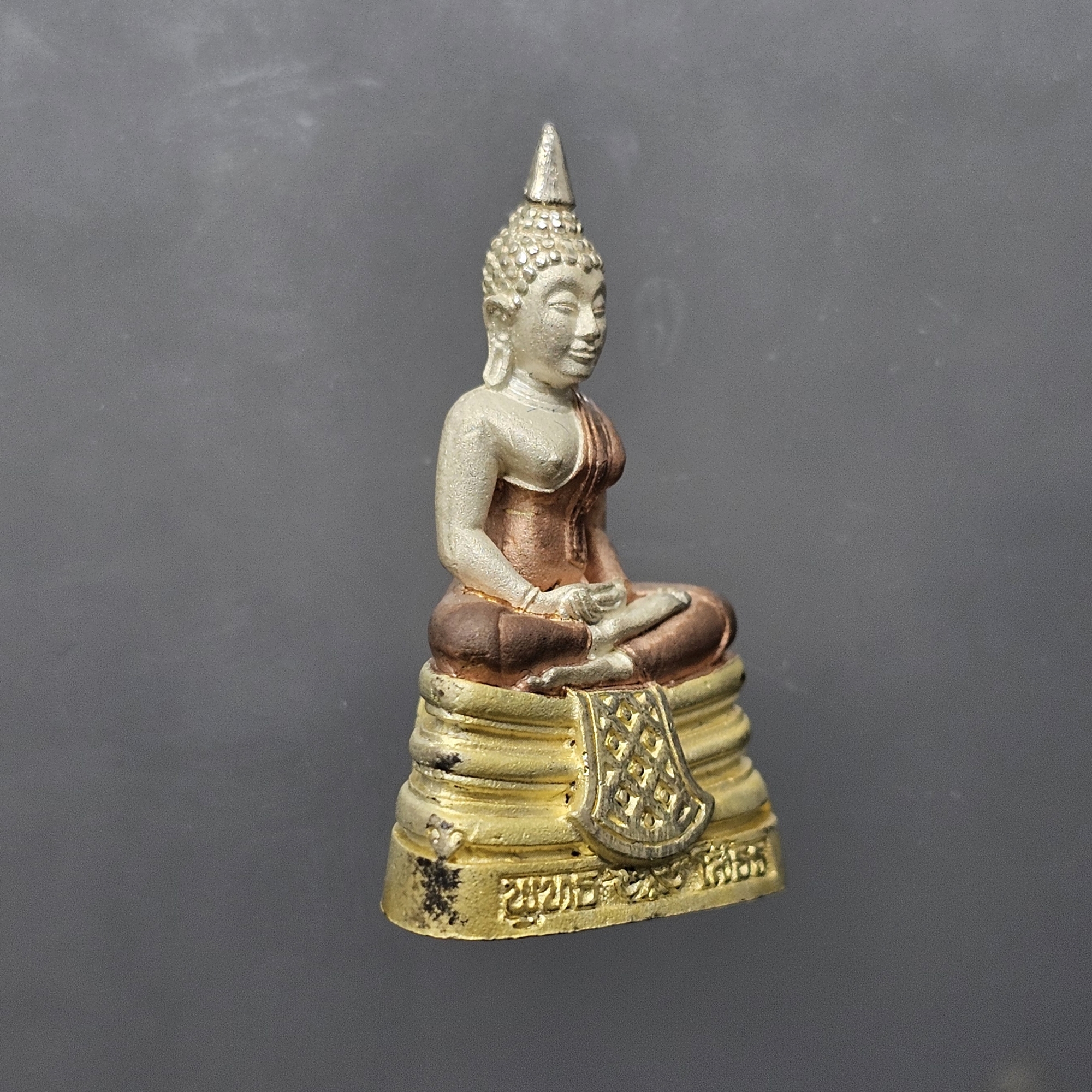 พระพุทธโสธร รุ่นสร้างพระอุโบสถ เนื้อเงินสามกษัตริย์ พิธีพุทธาภิเษก ณ พระอุโบสถ วัดโสธรวรารามวรวิหาร พ.ศ.2539 พร้อมกล่องเดิม