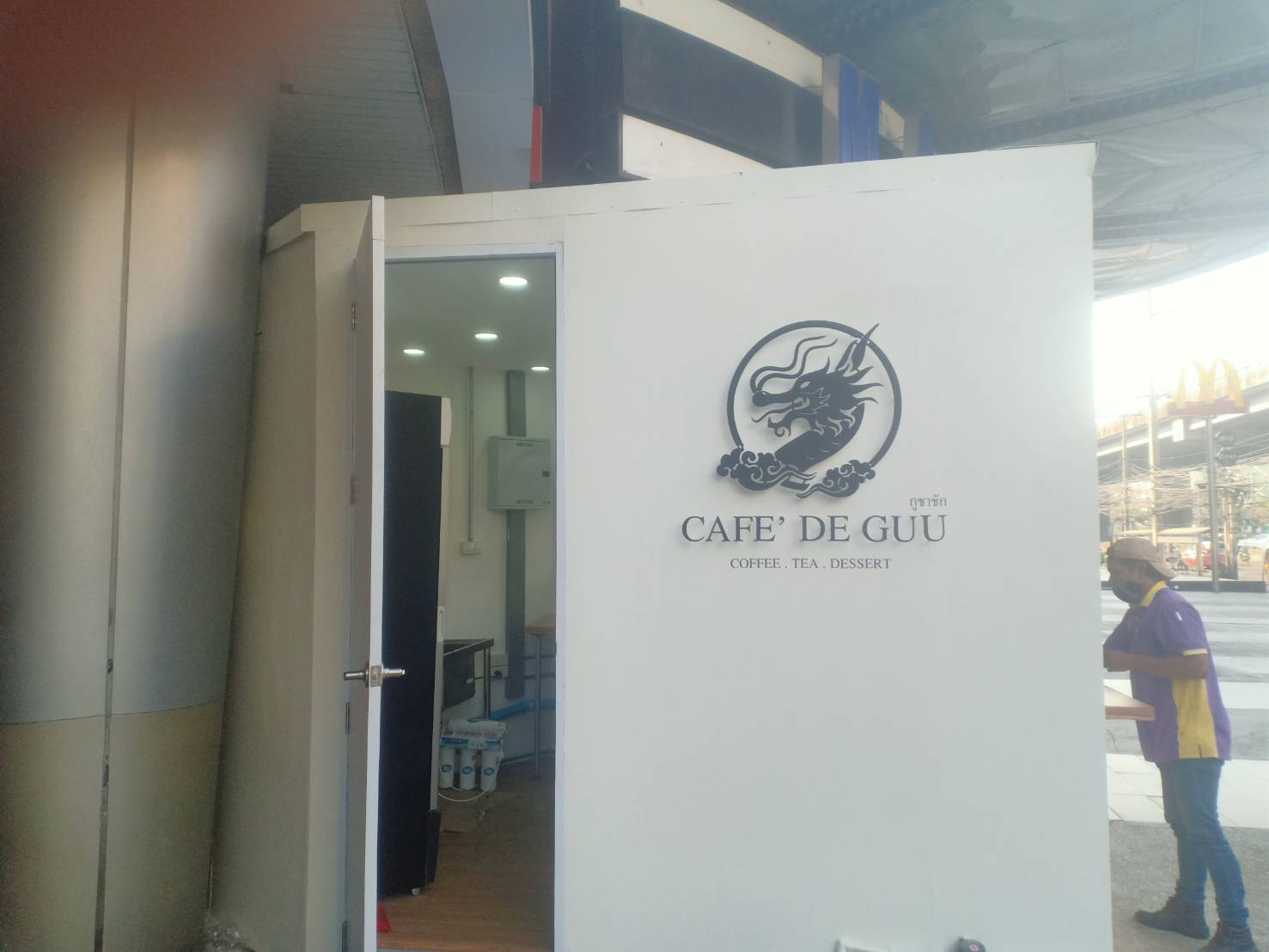 ป้ายไฟออกหลัง เลเซอร์เหล็กเป็นลายมังกร งาน CAFE DE GUU กูชาชัก