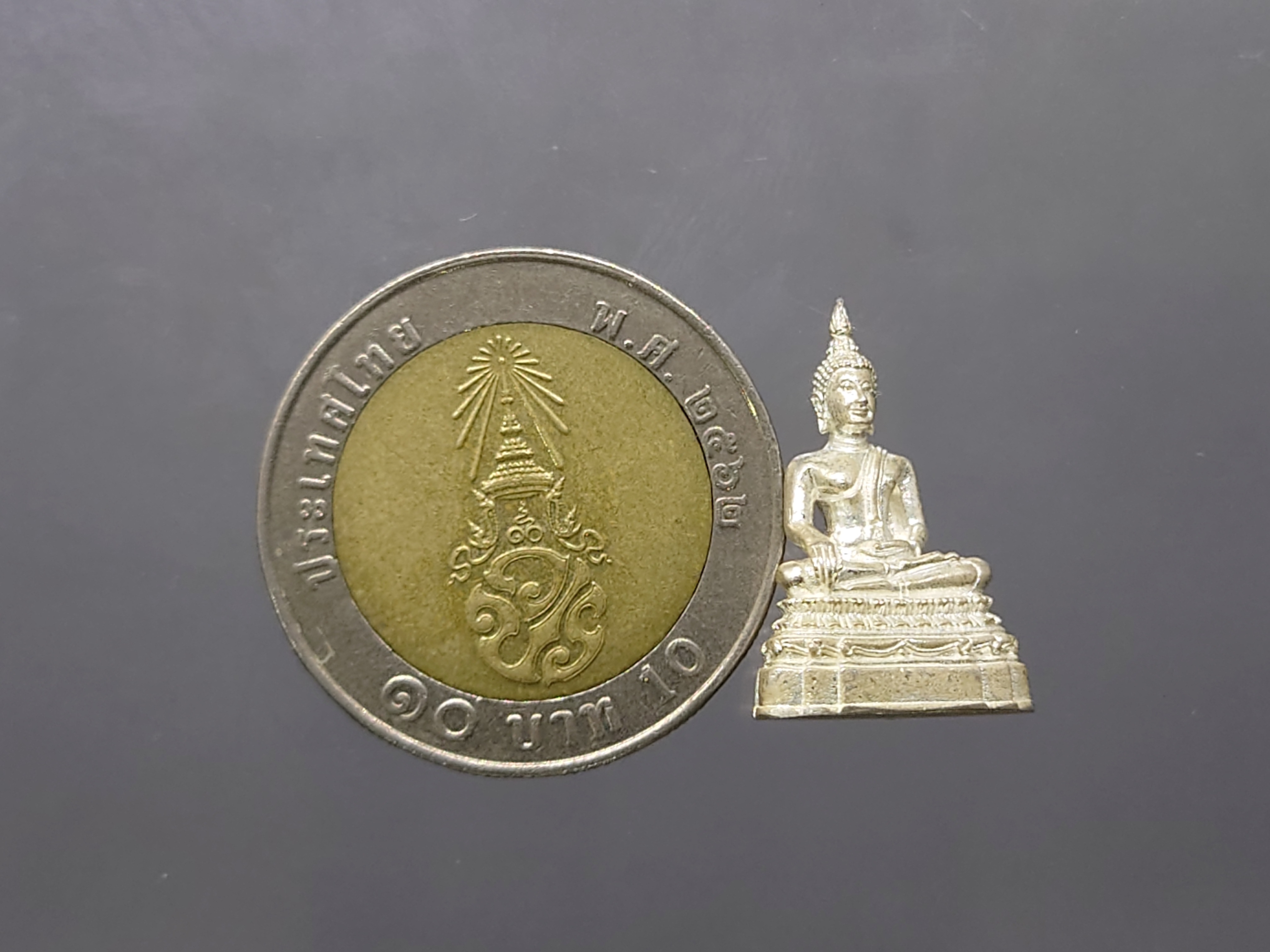 พระพุทธมหาสุวรรณปฏิมากร เนื้อเงิน (หลวงพ่อทองคำ) เจ้าคุณธงชัยฯ วัดไตรมิตรวิทยารามวรวิหาร ปี2551 พร้อมกล่องเดิม