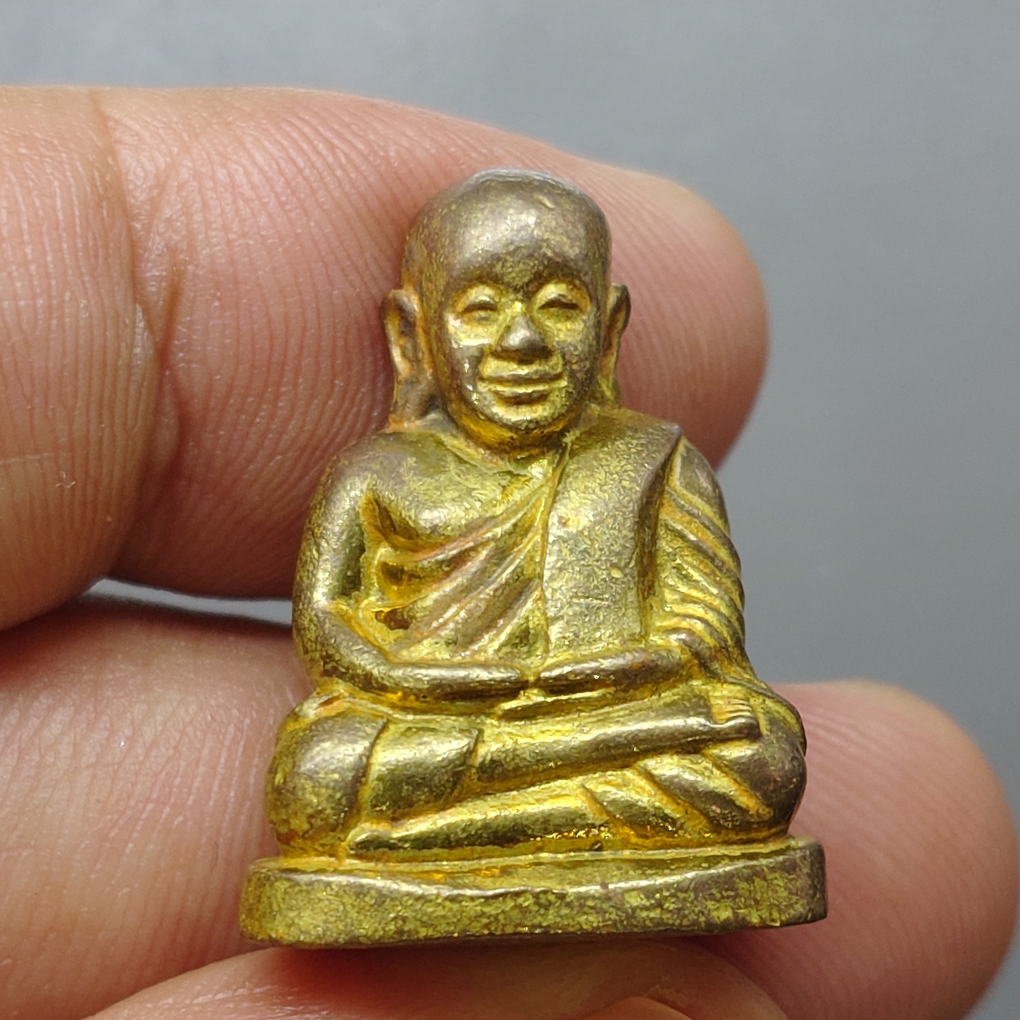 หลวงพ่อเงิน วัดบางคลาน ลอยองค์ เนื้อทองเหลือง รุ่น 91 ปี กรมเสมียนตรา กระทรวงกลาโหม ปี2543 พร้อมกล่องเดิม