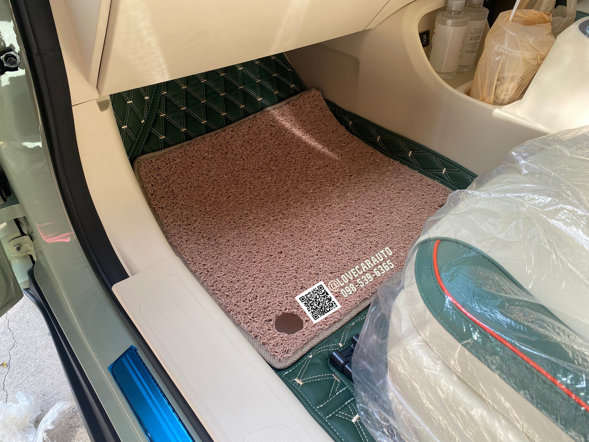 พรมปูพื้นรถยนต์ ORA Good Cat ด้ายคู่สีเขียว+ดักฝุ่นสีครีม