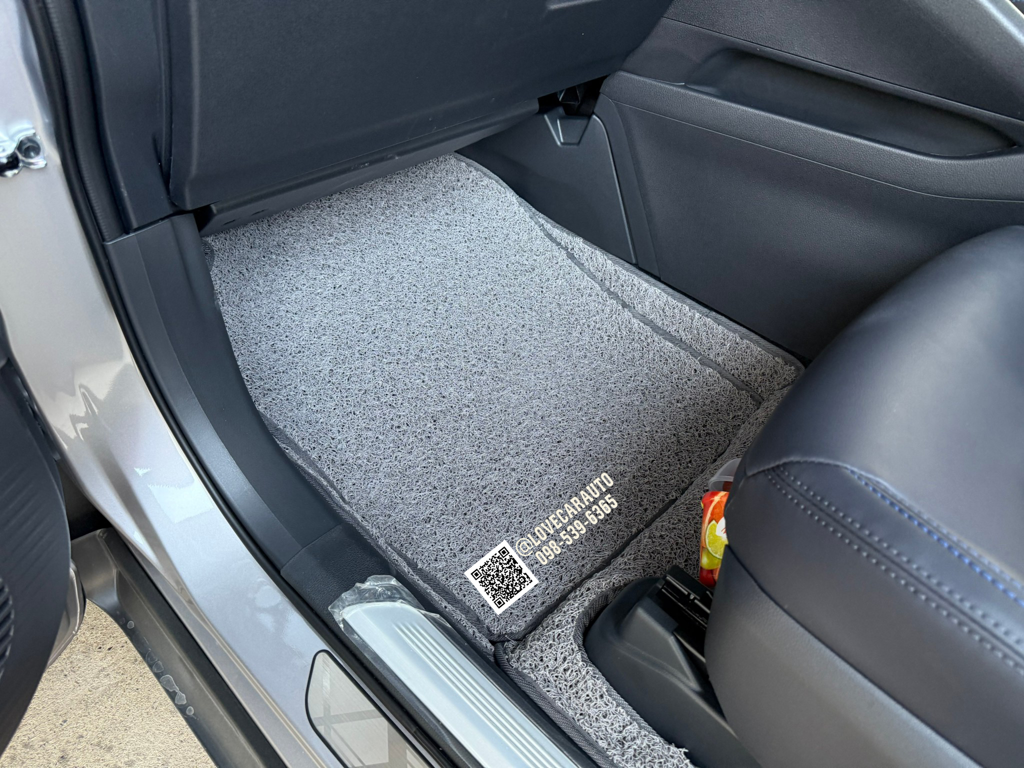 พรมปูพื้นรถยนต์ toyota yaris cross พรมดักฝุ่นสีเทา