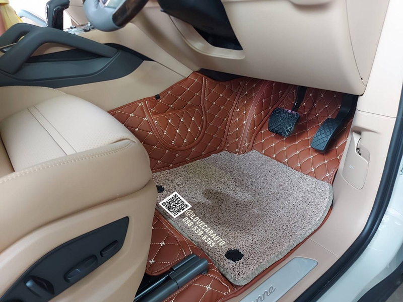 พรมปูพื้นรถยนต์ 7D Porsche Cayenne 2023 สีน้ำตาลเข้ม + ไวนิลครีม