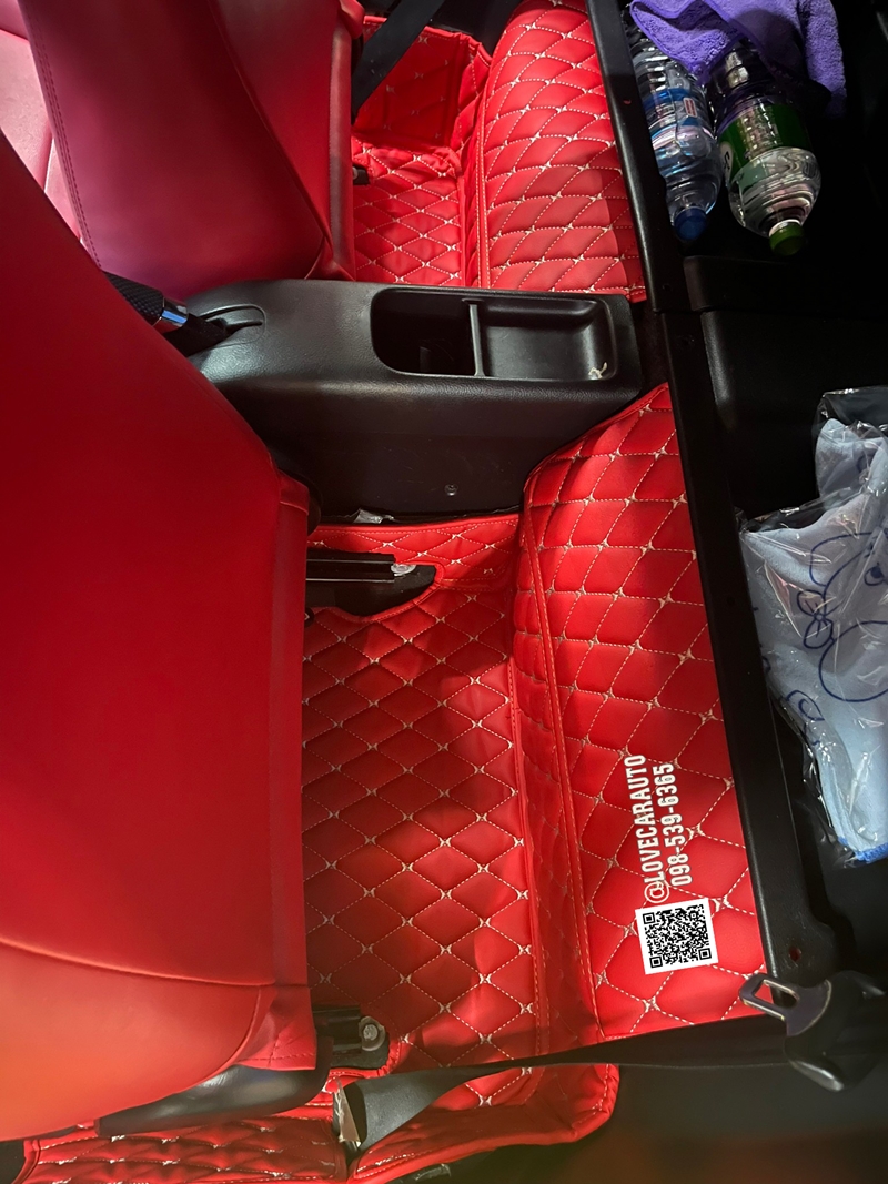 พรมปูพื้นรถยนต์ Toyota MRS สีแดงสด