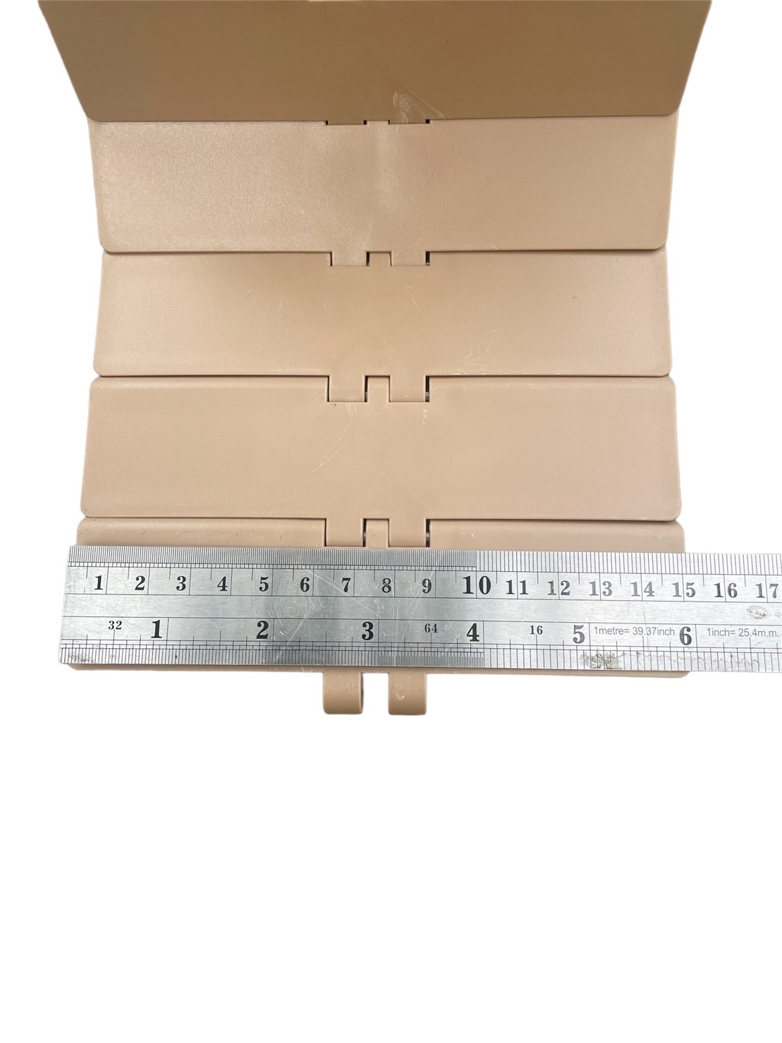 820-K600 Straight Top chain width 152.4 mm Pitch 38.1mm POM material Brow color สายพานลำเลียง(Conveyer) ขวดในโรงงานอุตสาหกรรมเป่าขวดหรือโรงงานผลิตน้ำ