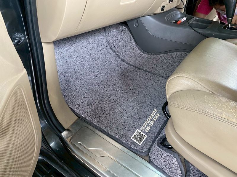 พรมปูพื้นรถยนต์ Toyota Fortuner เก่า ไวนิลเทา