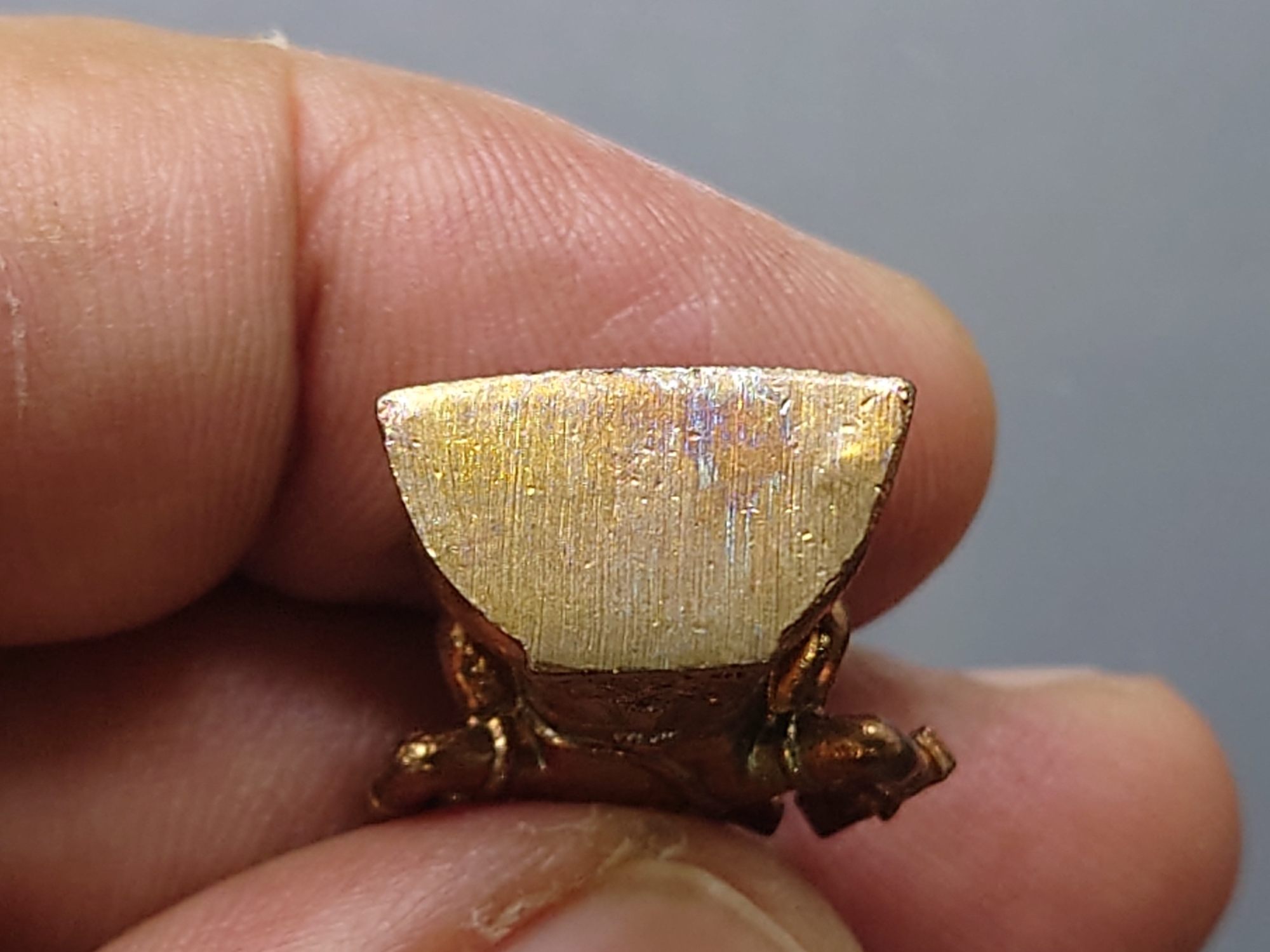 พระพิฆเนศ ประจำมหาวิทยาลัยศิลปากร วังท่าพระ เนื่องในวาระครบรอบ 80 ปี มหาวิทยาลัยศิลปากร เนื้อสัมฤทธิ์ หน้าตัก 1.5 ซม.ปี2566 พร้อมตลับเดิม