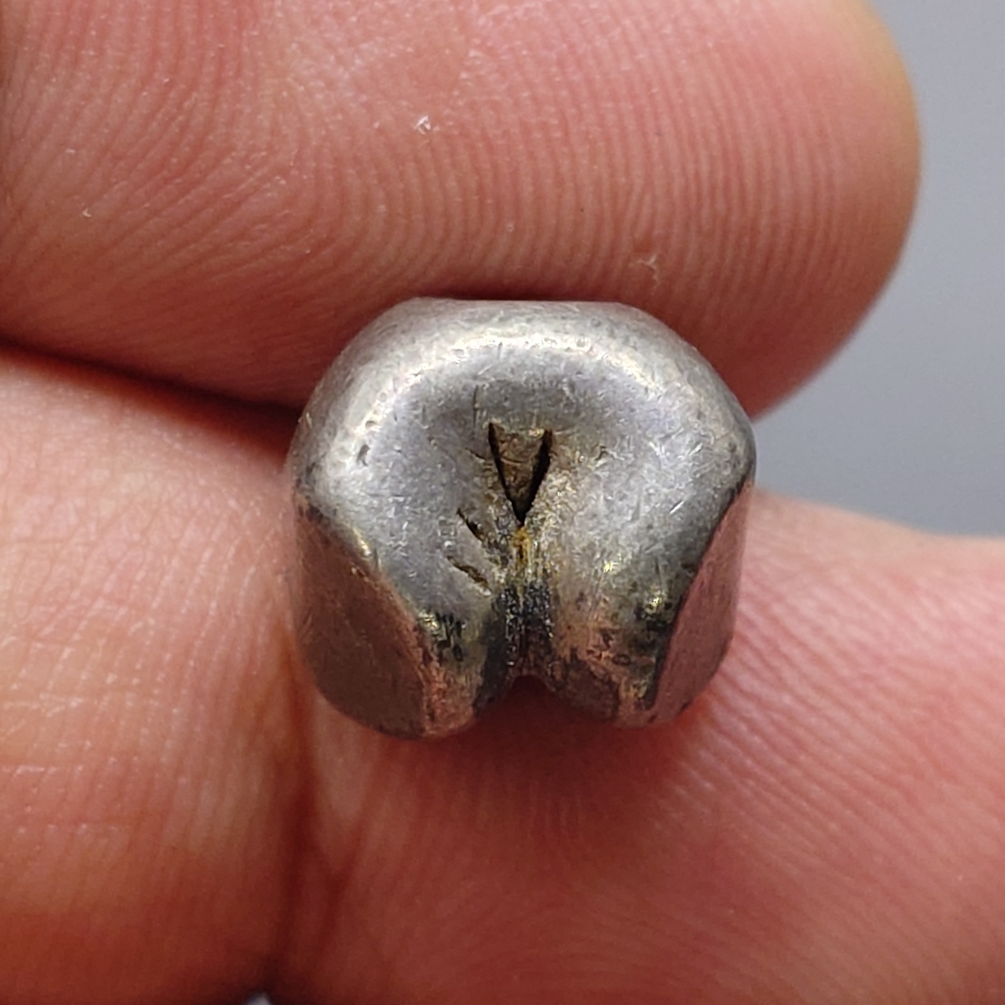 พดด้วง ขนาด 2 สลึง ตราพระแสงจักร - ปราสาท สมัยรัชกาลที่3 ปี2367 ขนาดหายาก สภาพสวย