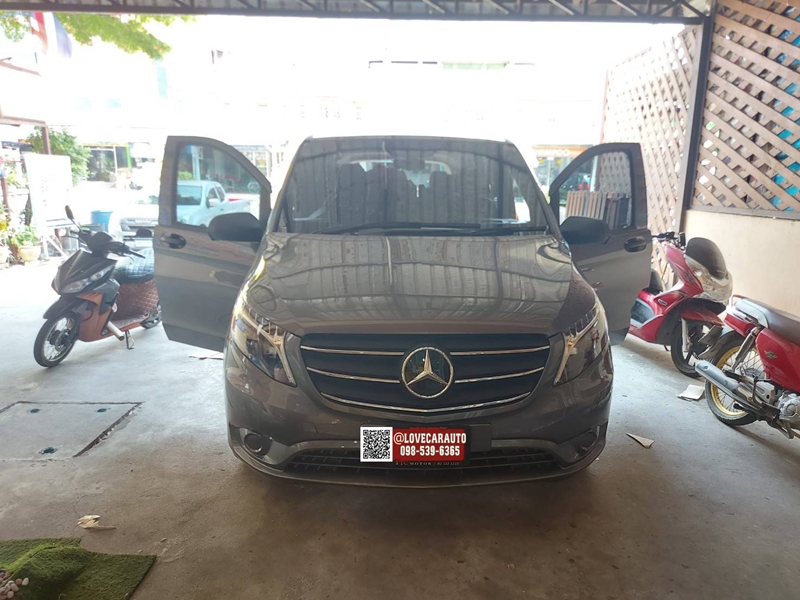 พรมปูพื้นรถยนต์6D Benz Vito Tourer 119 CDI 2023 สีดำด้ายดำ ลายเคฟล่า