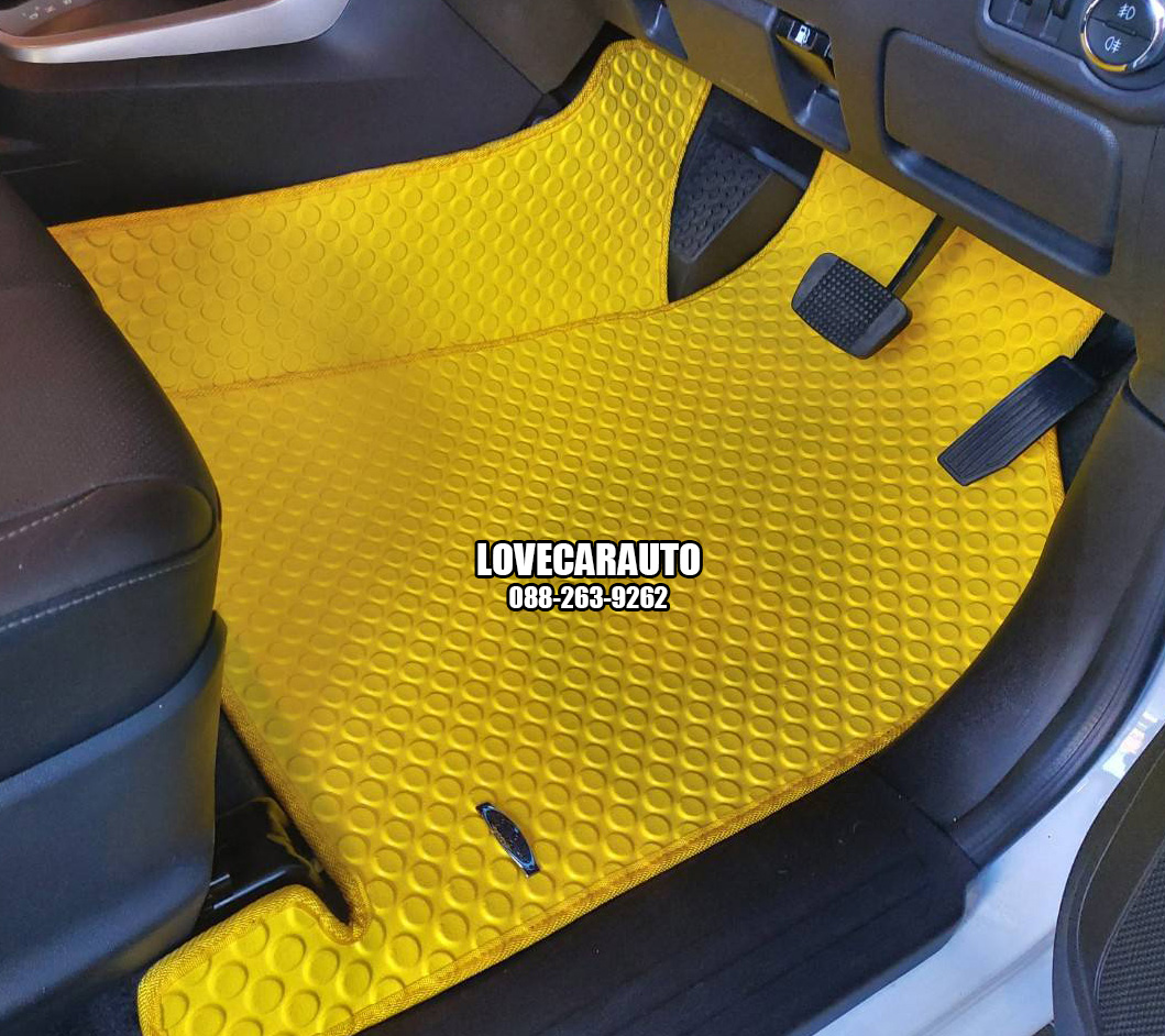 ผ้ายาง ปูพื้น Chevrolet Trailblazer 2018 กระดุมสีเหลือง
