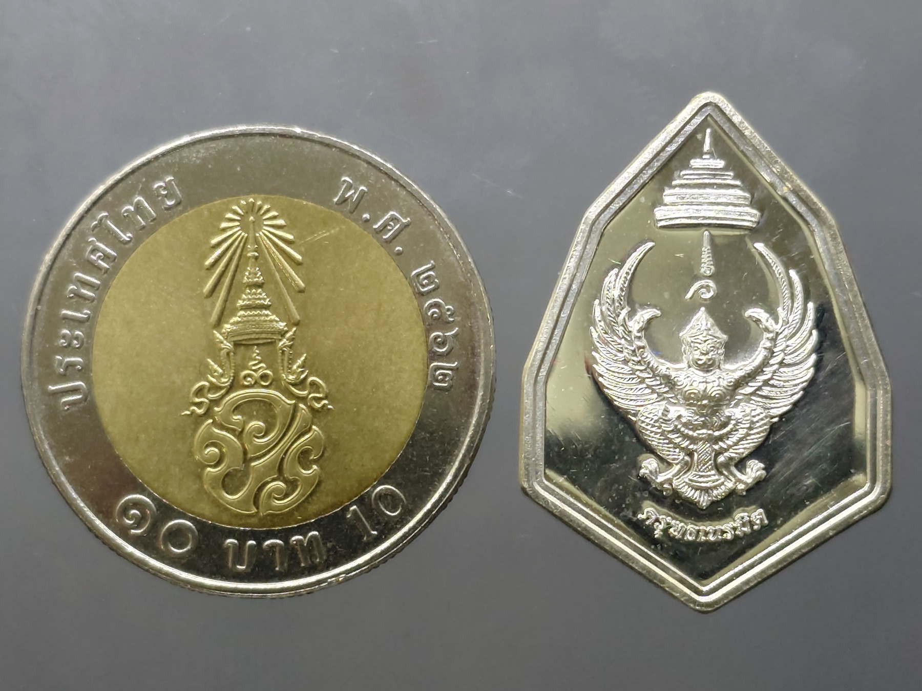 เหรียญกฐินพระราชทาน ครุฑเนรมิตร อาจารย์วราห์ วัดโพธิ์ทอง ปี2562 เนื้อเงิน พร้อมกล่องเดิม