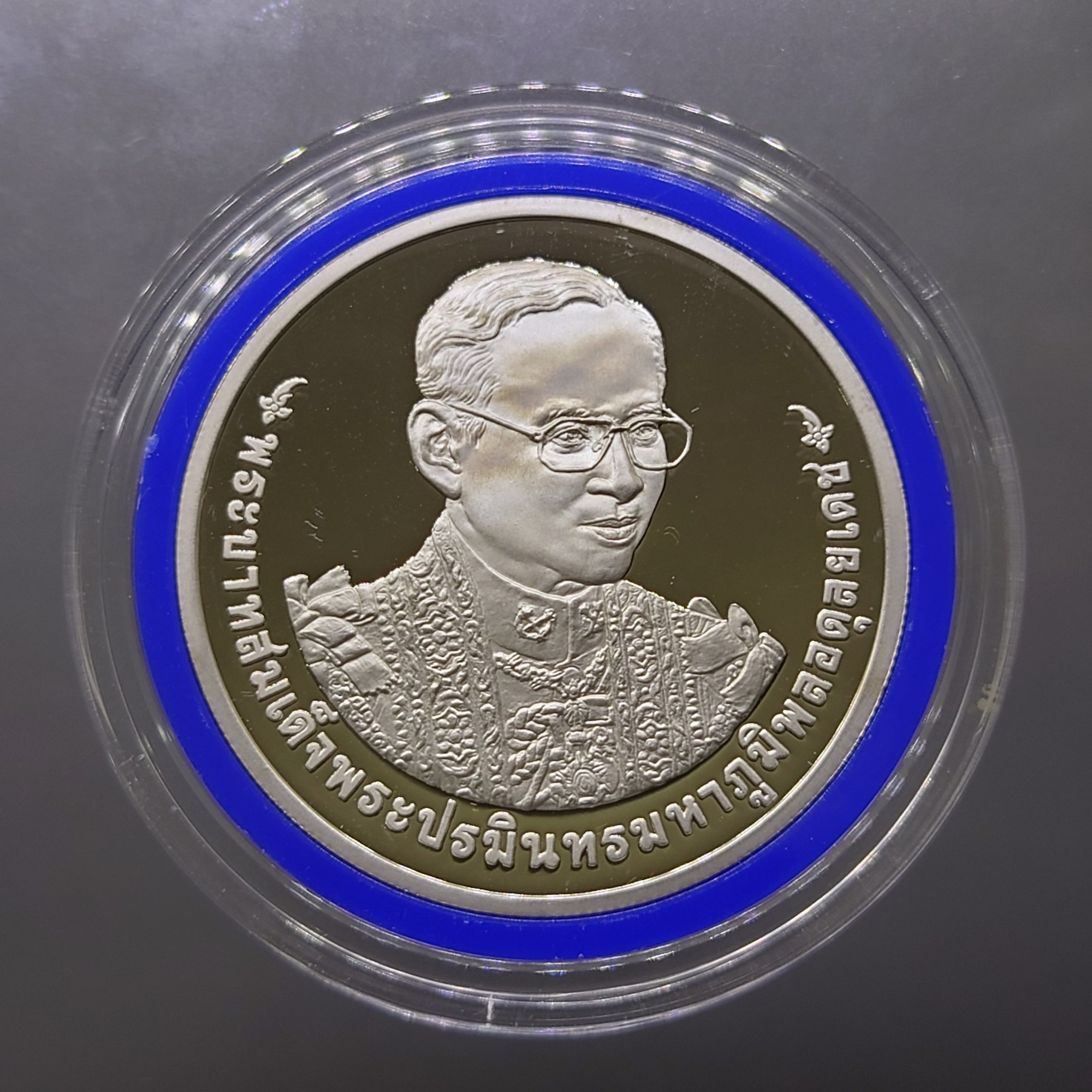 เหรียญ 800 บาท เนื้อเงินขัดเงา ที่ระลึก ฉลองครองราชย์ 70 ปี รัชกาลที่ 9 พ.ศ.2559 พร้อมกล่องและใบเซอร์