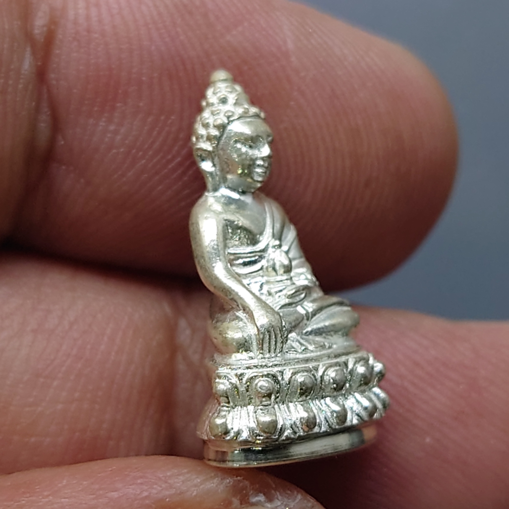 พระกริ่งญาณวเรศ (กริ่งปวเรศน้อย) ฐานบรรจุพระเกศาและจีวร เนื้อเงิน พิมพ์เล็ก สมเด็จพระญาณสังวรฯ ทรงเจริญพรรษา 100 ปี วัดบวรนิเวศวิหาร ปี2556 พร้อมใบรับรอง