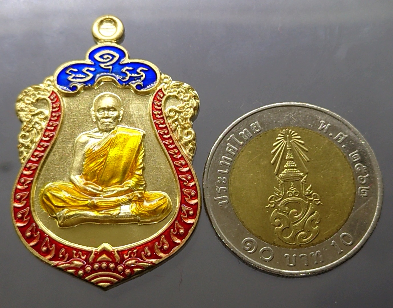 เหรียญมหาเศรษฐี 99 เนื้อทองทิพย์ ลงยาขอบแดง ซุ้มน้ำเงิน ลงยาจีวร (ป๋อง สุพรรณ) หลวงพ่อพัฒน์ วัดห้วยด้วน