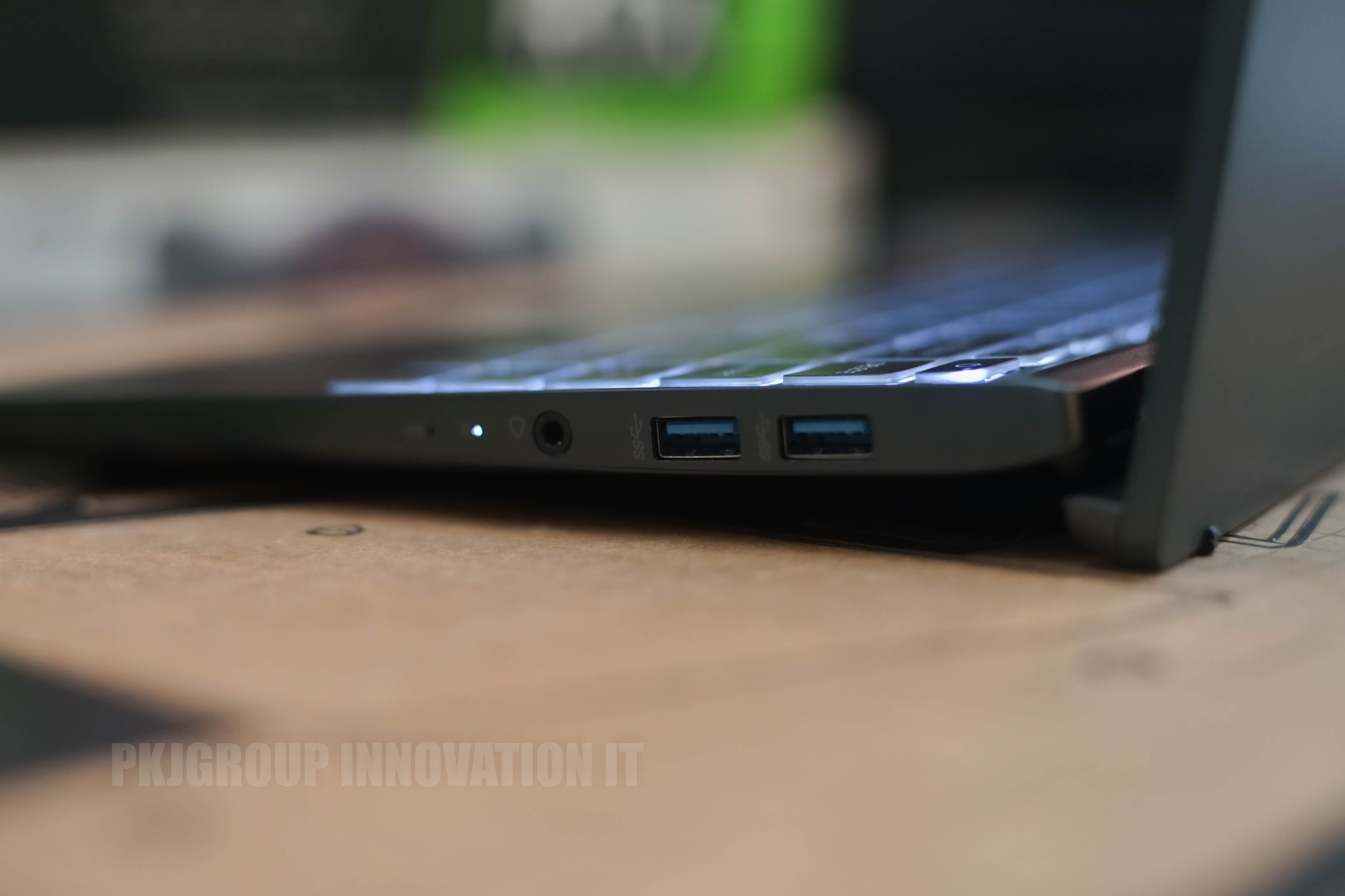 โน๊ตบุ๊คทำงานมือสอง MSI Modern 14 B5M-235TH R5 5500U RAM 8 GB SSD 512GB RX Vega 7 Adapterตัวเทียบ