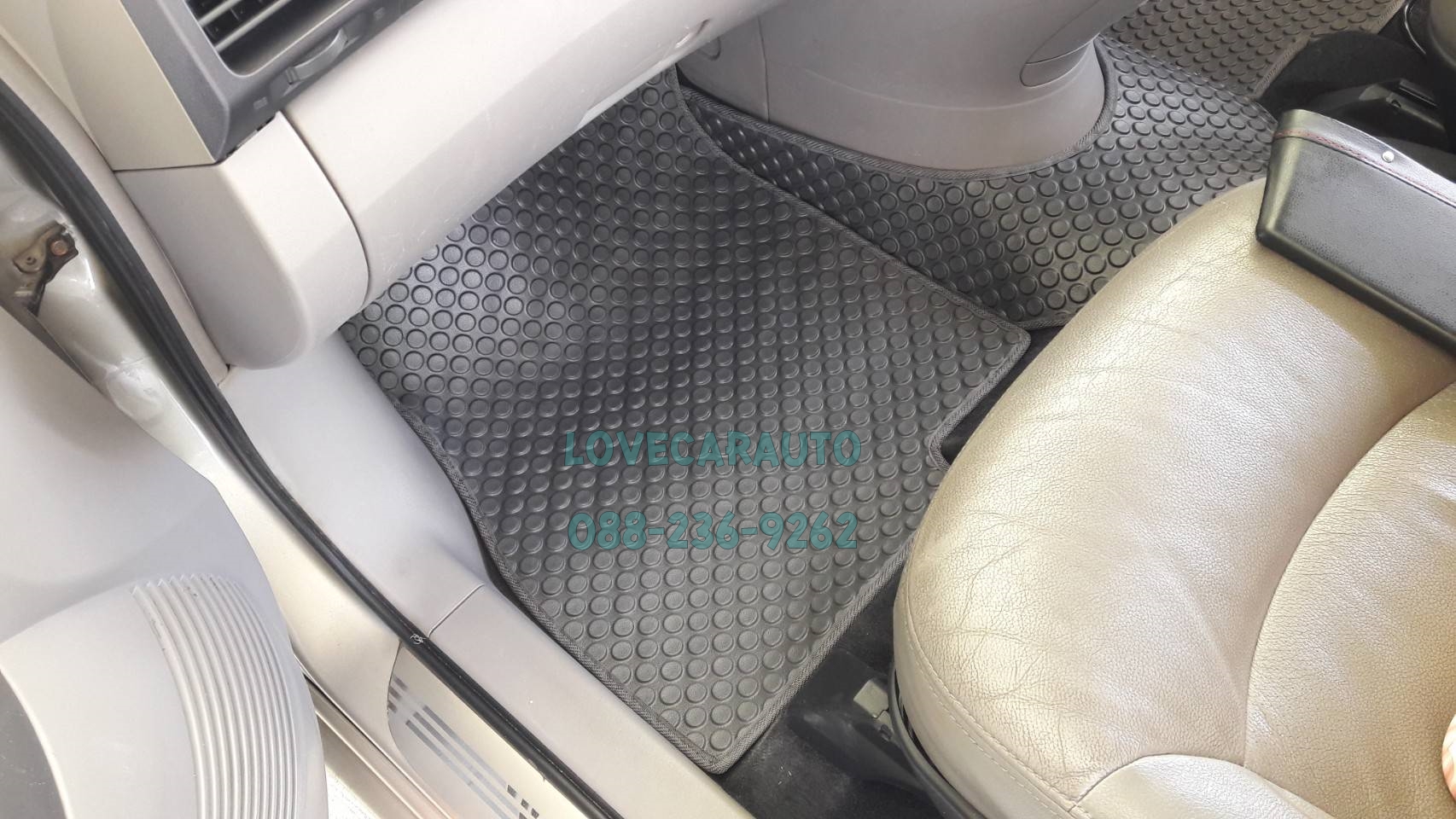 พรมปูพื้นรถยนต์ กระดุม Spacewagon กระดุมเทา