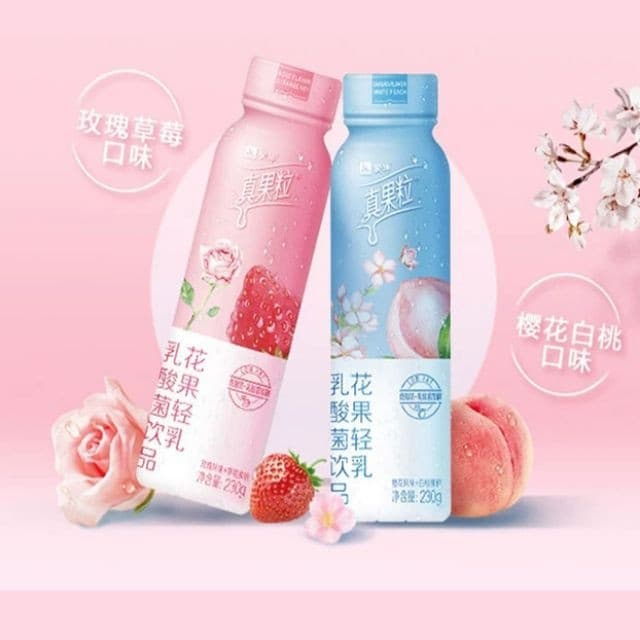 โยเกิร์ตพร้อมดื่ม รสพีชซากุระ และ รสสตรอว์เบอร์รีกุหลาบ เซียวจ้าน ลิซ่า Mengniu 蒙牛真果粒花果轻乳