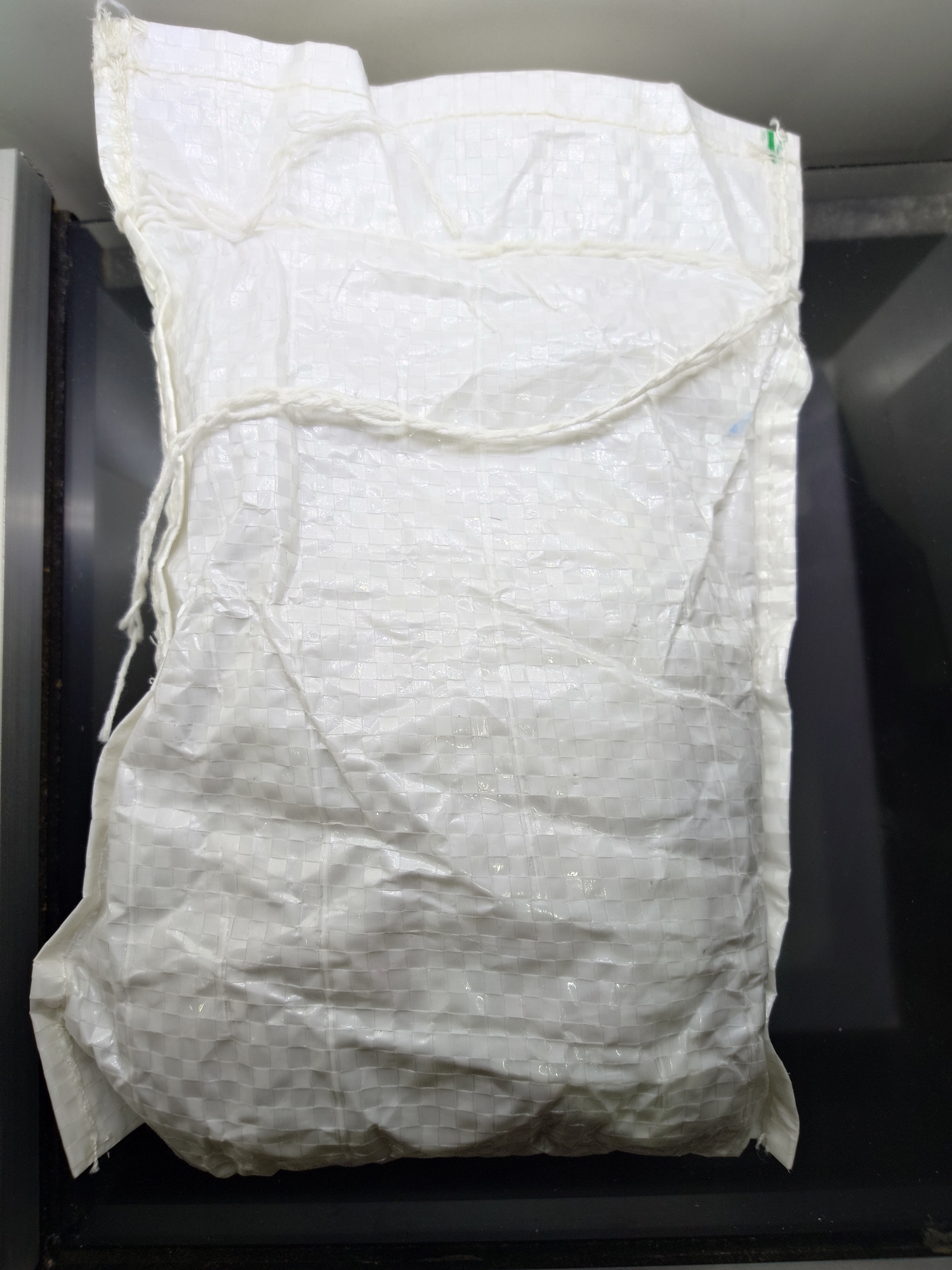 เหรียญยกถุง (100 เหรียญ) เหรียญ 5 บาท หมุนเวียน ปี พ.ศ.2551 ไม่ผ่านใช้ (ตัวติดหายากลำดับ 4) พระเศียรใหญ่ พิมพ์บาง