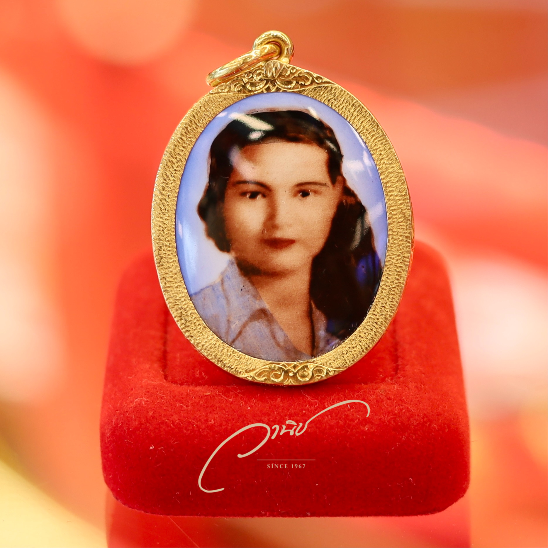 รับทำล็อกเก็ตเลี่ยมกรอบทองคำแท้ (Gold Locket) By WANICH JEWELRY