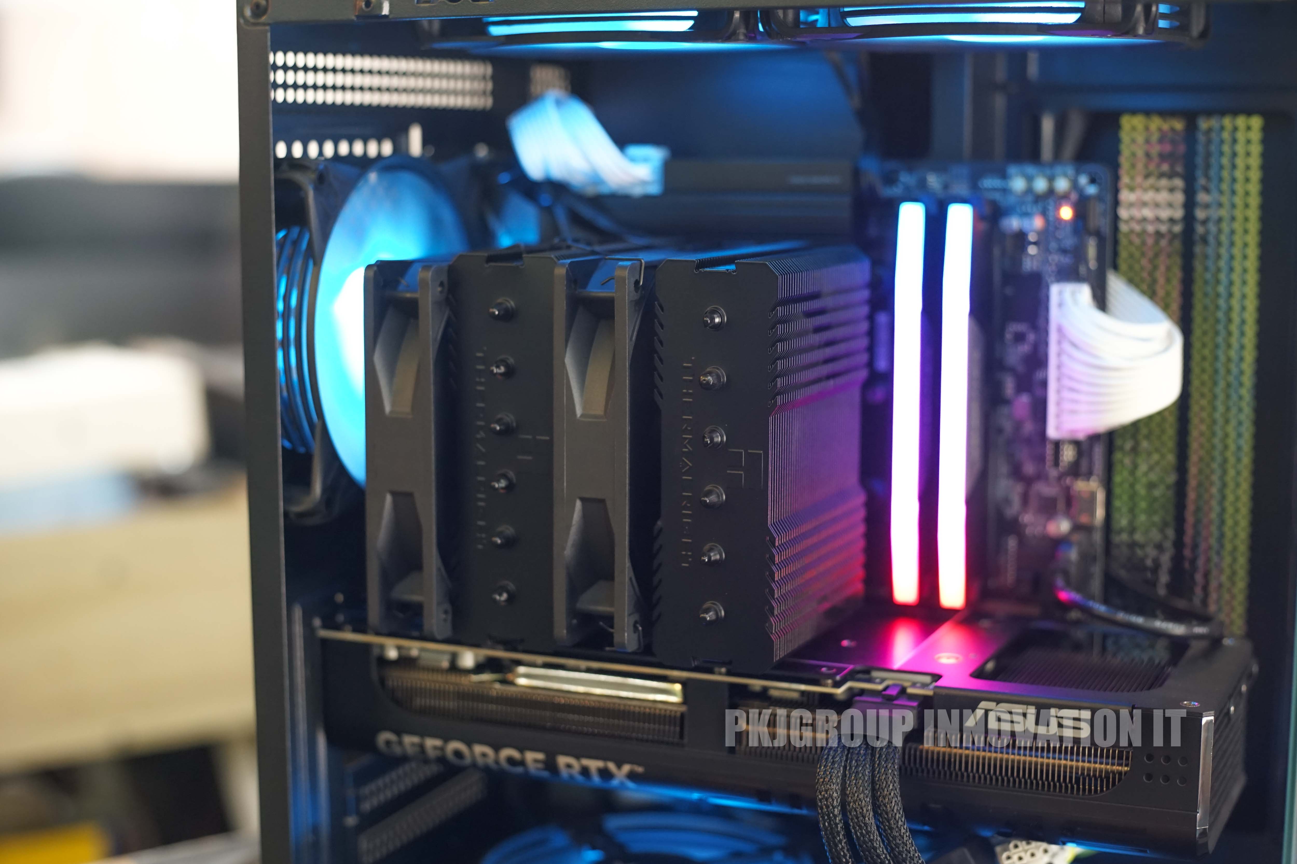 คอมเล่นเกมเคสสวยมือสอง Core Ultra 9 RAM 32 GB SSD 2 ตัว RTX5080 เคสตู้ปลา เครื่องอายุ1-2 เดือน