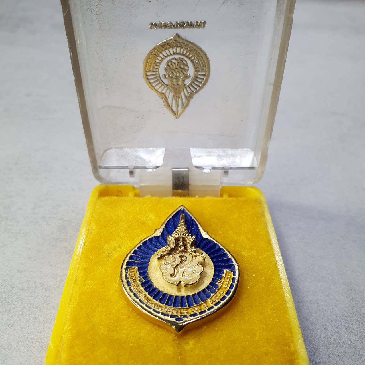 เข็มกลัด เข็มพระราชทาน ร9 ฉลองครบ 72 พรรษา 2542