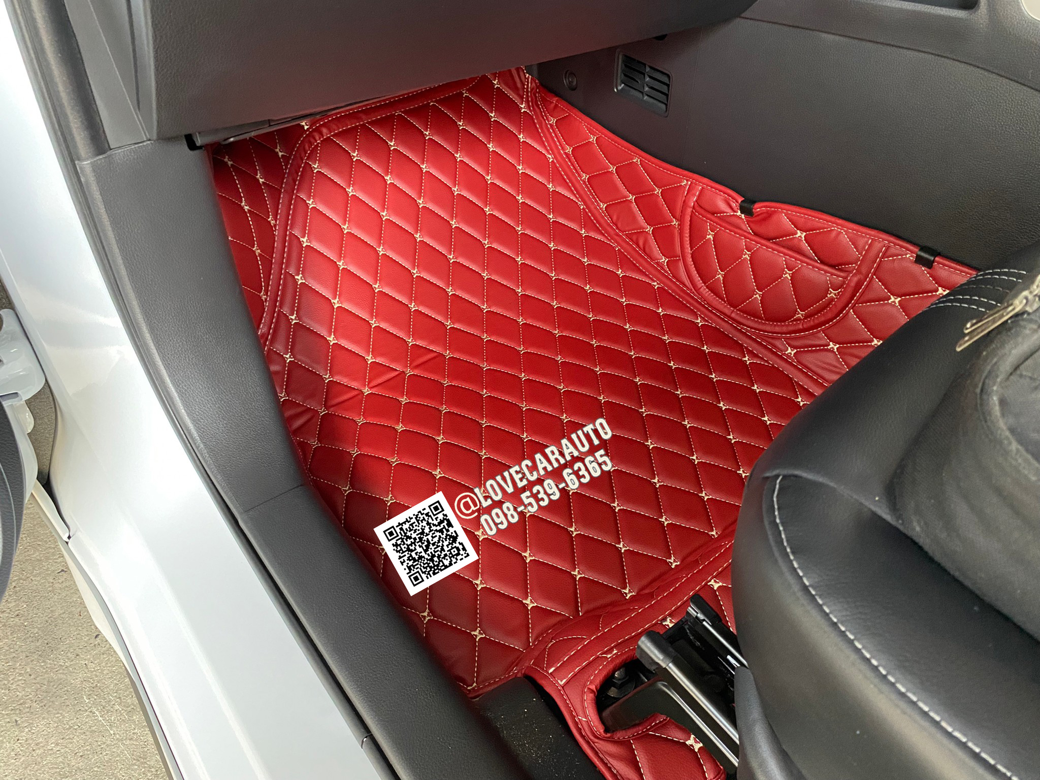 พรมปูพื้นรถยนต์ 6D Mitsubishi Xpander cross สีแดงไวน์