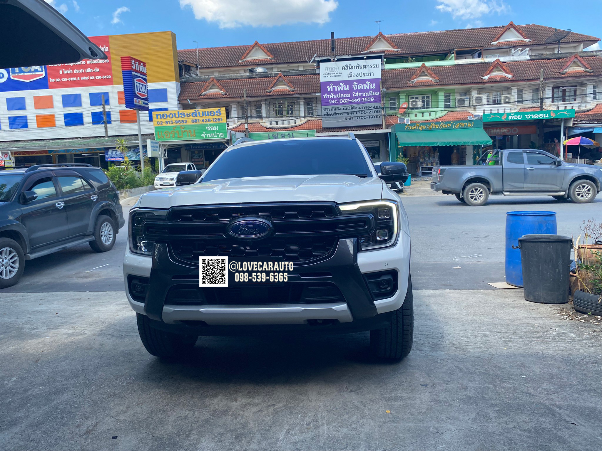 พรมปูพื้นรถยนต์ 7D Ford Ranger Next Gen 4Door 2022 สีดำด้ายดำ+ไวนิลสีเทา