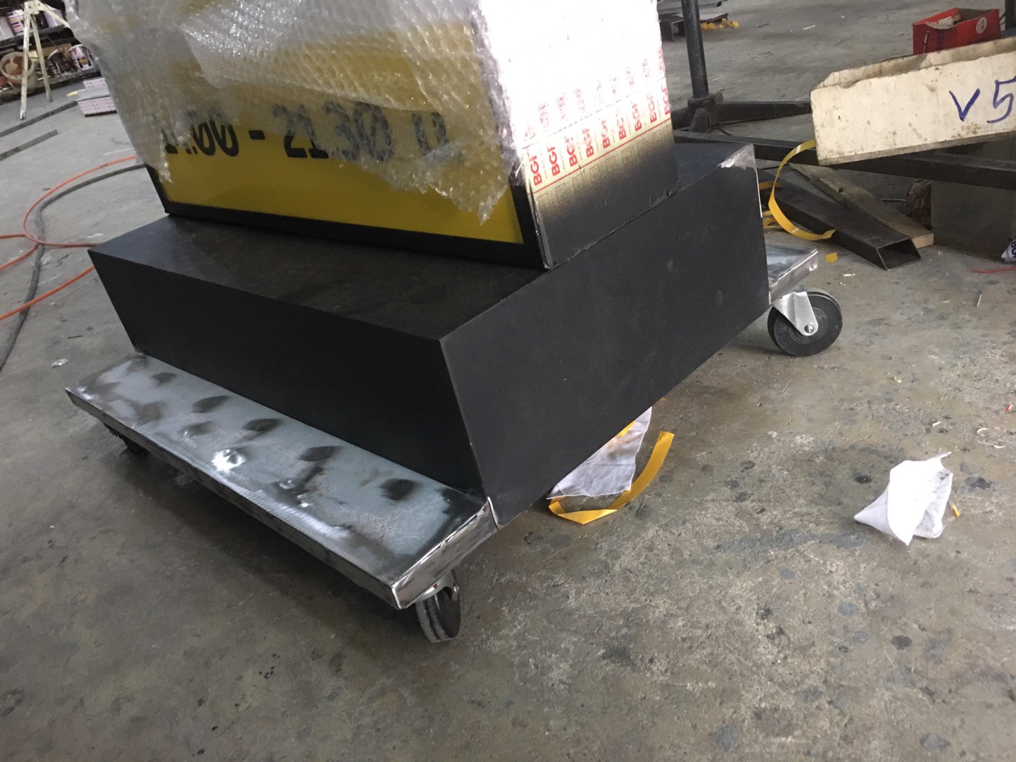 ตู้ไฟล้อเลื่อนสองหน้า งานร้านยา