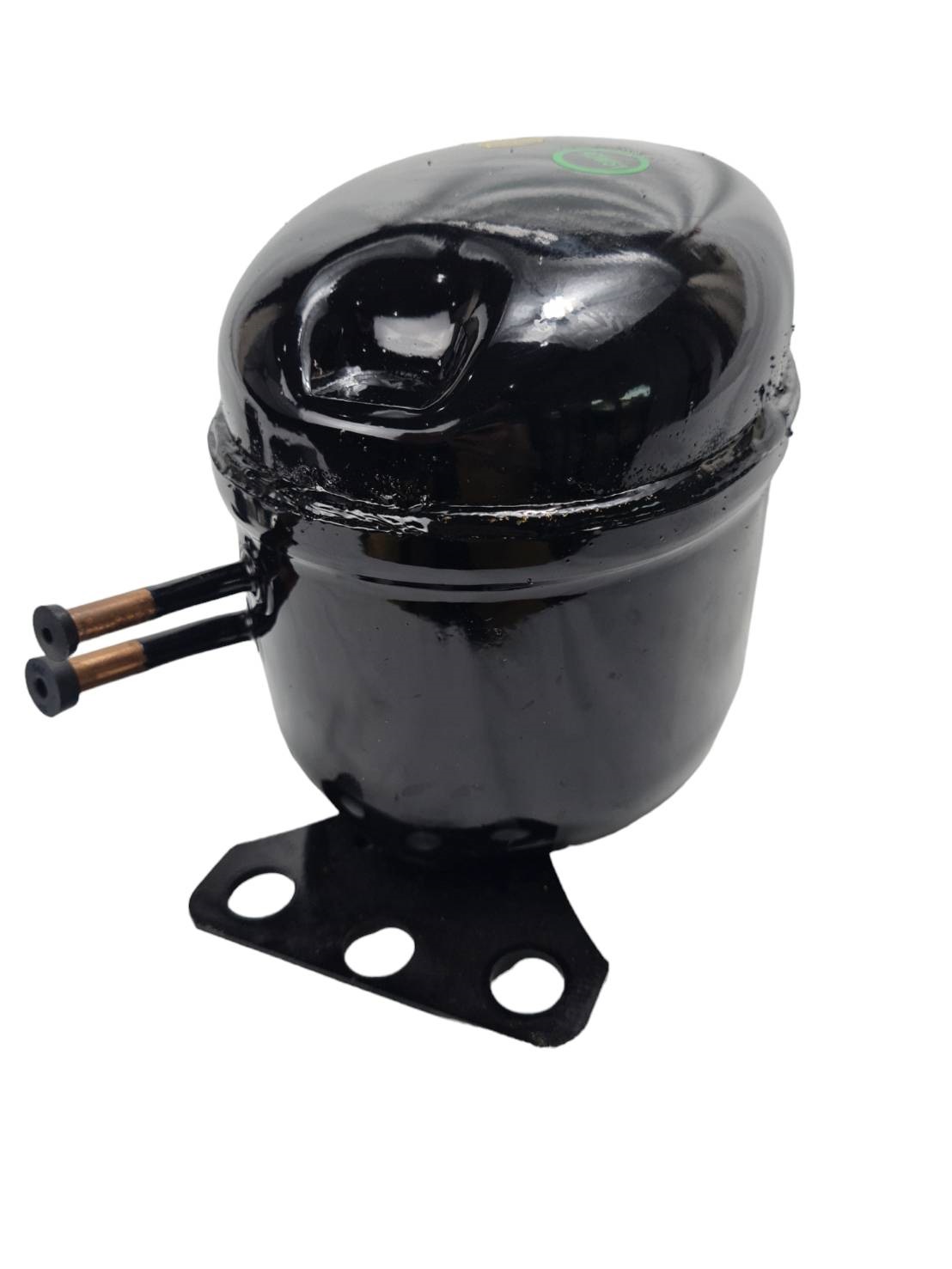 คอมเพรสเซอร์ ADW51 ใช้แทนคอม กุลธรขนาด 1/6 แรงม้า น้ำยา R134a สำหรับตู้แช่เสียงเงียบรุ่นเทียบกุลธร AZA1350