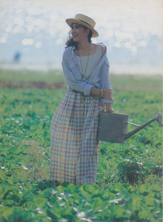 สมุดภาพสะสมในเล่มเป็นภาพของคุณ มอส ปฎิภาณ และ อ้อม สุนิสา