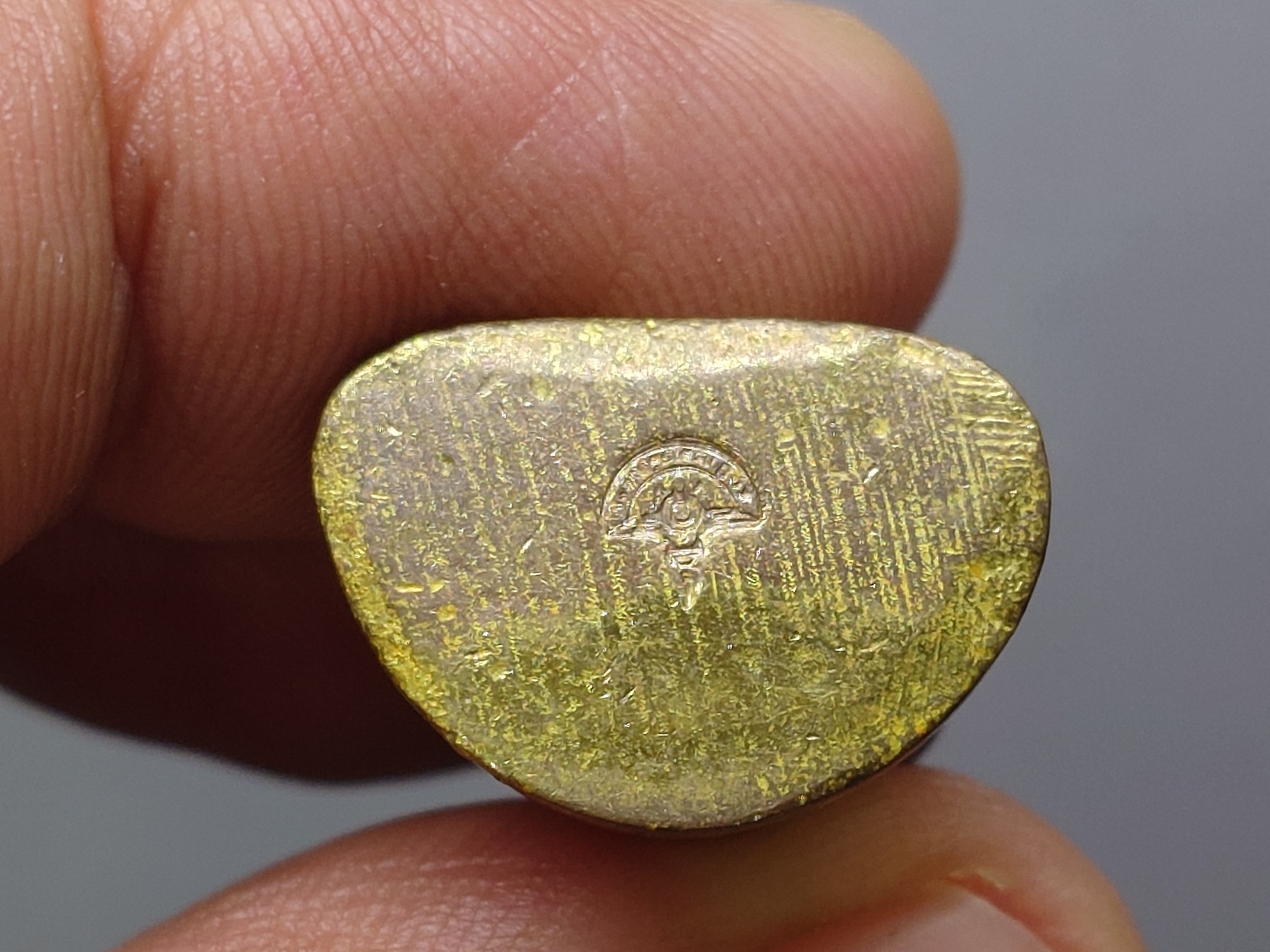 หลวงพ่อเงิน วัดบางคลาน ลอยองค์ เนื้อทองเหลือง รุ่น 91 ปี กรมเสมียนตรา กระทรวงกลาโหม ปี2543 พร้อมกล่องเดิม