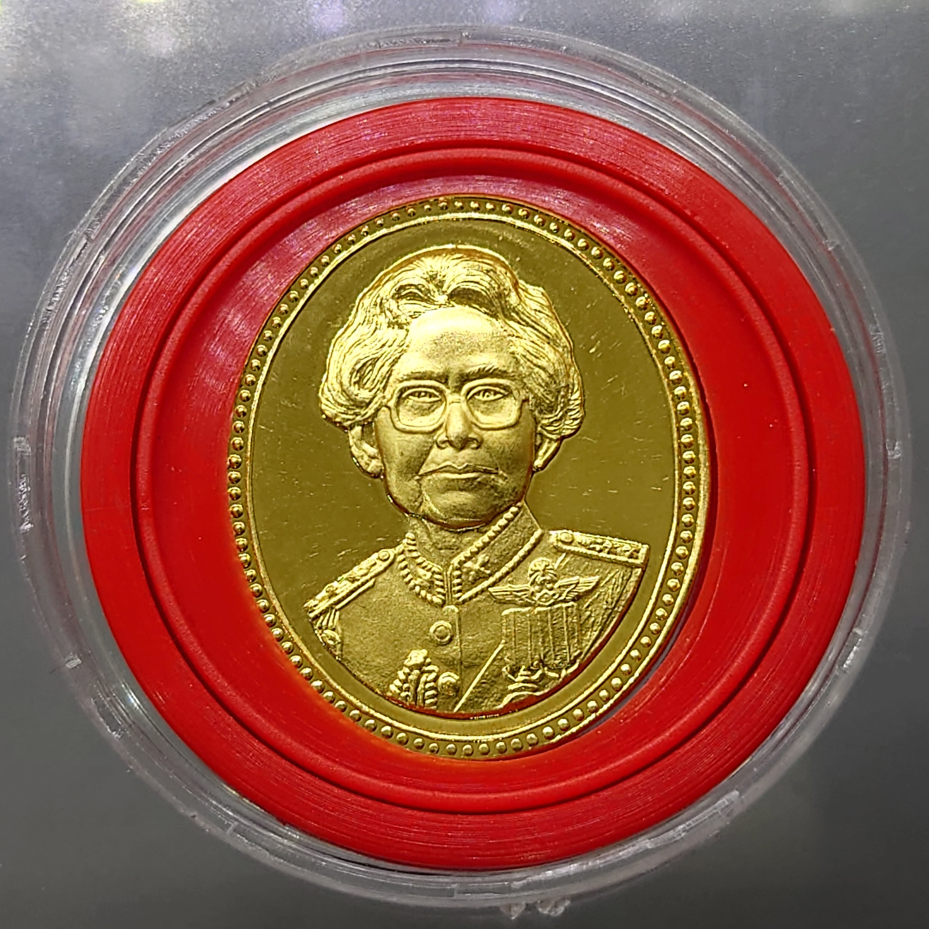 เหรียญทองคำขัดเงา (ทอง 99 % หนัก 1 บาท) ที่ระลึกสมเด็จย่า 5 แผ่นดิน พร้อมกล่องเดิม หายาก พ.ศ.2539