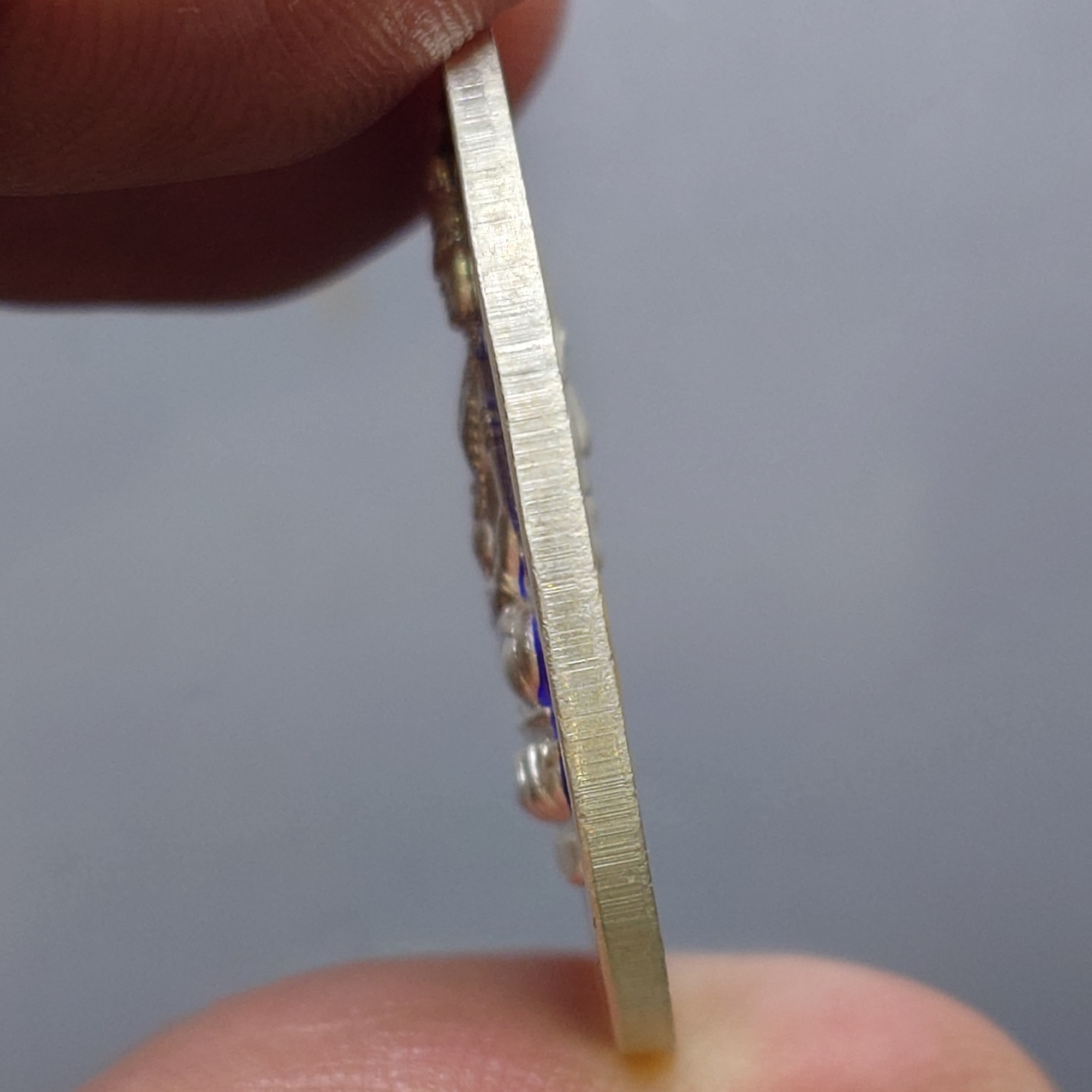 เหรียญอวโลกิเตศวร อุดมโภคทรัพย์ เนื้อเงินลงยา อนุสรณ์มรณภาพ 10 ปี พระโพธิ์แจ้งมหาเถระ ปฐมเจ้าอาวาส วัดโพธิ์แมนคุณาราม ปี2539 พร้อมกล่องเดิม