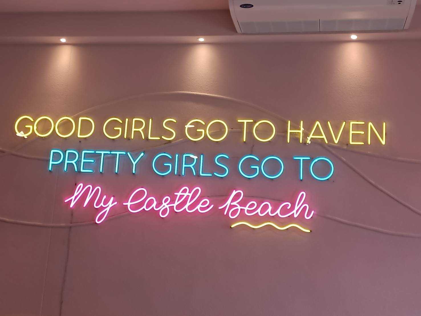 รับทำป้ายไฟนีออนเฟล็กซ์ ป้ายไฟนีออน ป้ายGOOD GIRLS GO TO HAVEN PRETTY GIRLS GO TO MY CASTLE BEACH