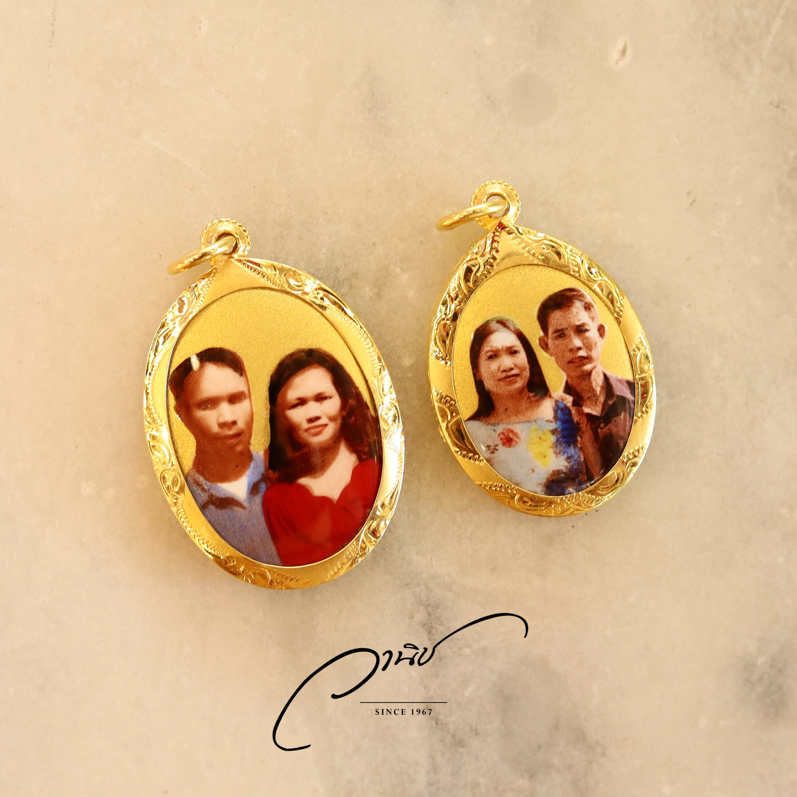 ล็อกเก็ตพ่อแม่ เลี่ยมกรอบทองคำแท้ By WANICH JEWELRY