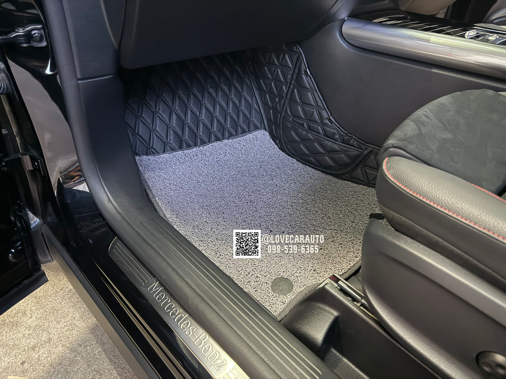 พรมปูพื้นรถยนต์ 7D Benz GLA200 ปี2025 สีดำด้ายดำ +ไวนิลเทา