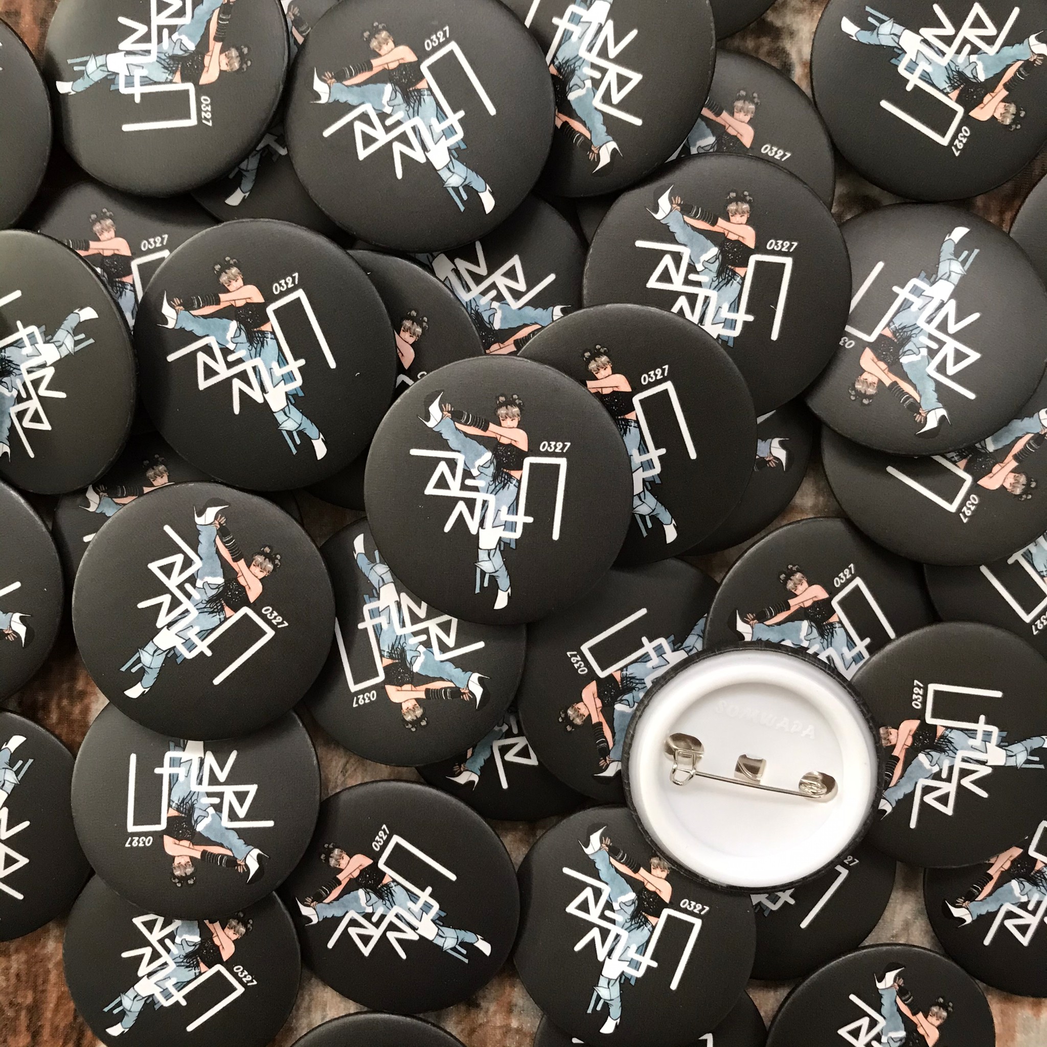 รับทำเข็มกลัด เข็มกลัดวงกลม เข็มกลัดพลาสติก เหรียญเข็มกลัด เข็มกลัดพลาสติกราคาถูก Badge pin button